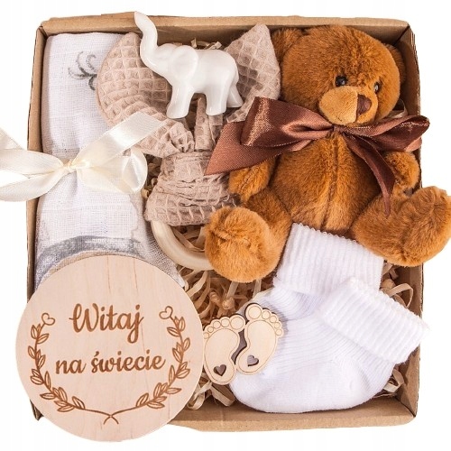 na narodziny dla dziecka z maskotką, pieluszką i gryzakiem