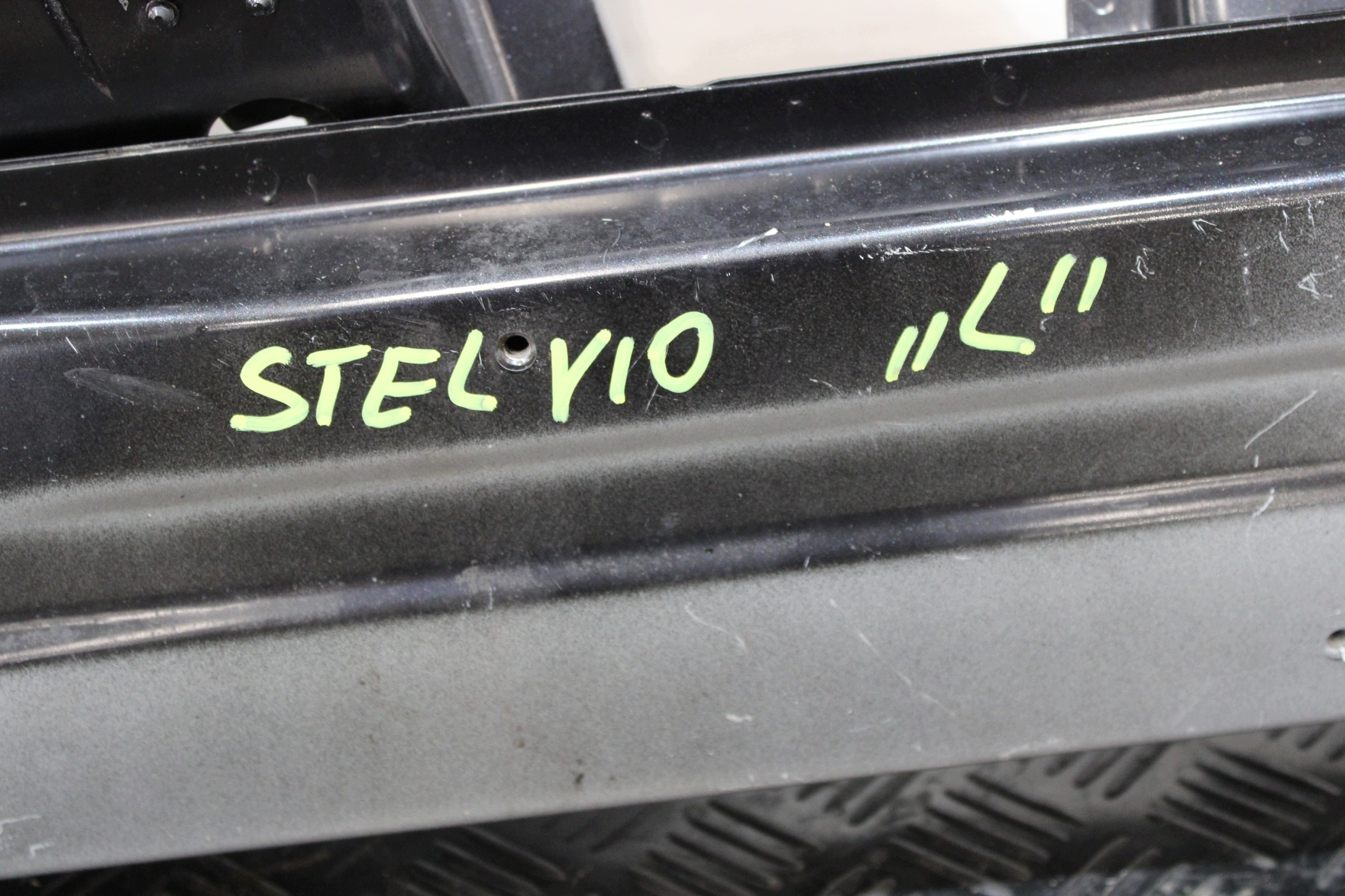 quarter quarter FARTUCH left front ALFA ROMEO STELVIO