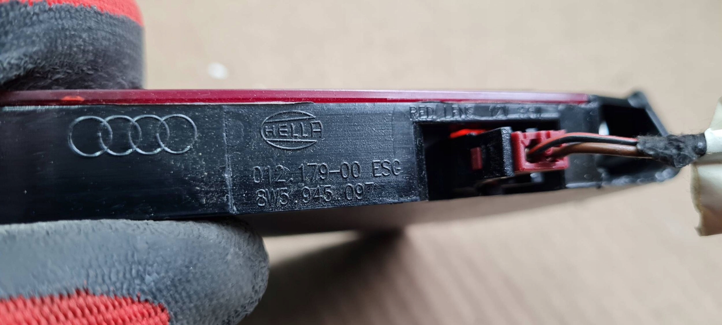 A4 B9 8W S4 TRZECIE light STOP sedan 8W5945097