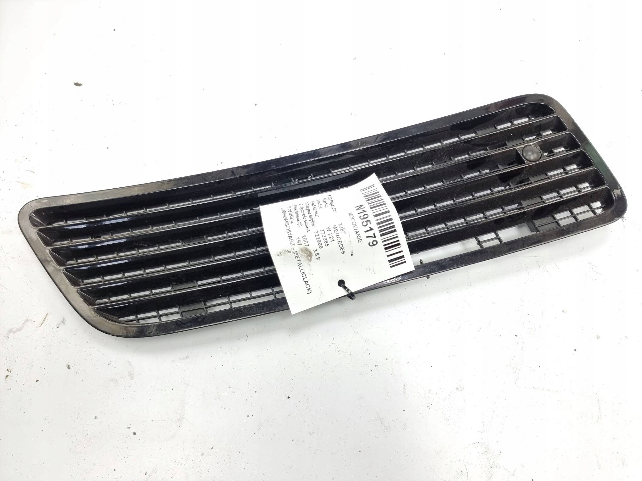 grid of a bumper front MERCEDES W 221