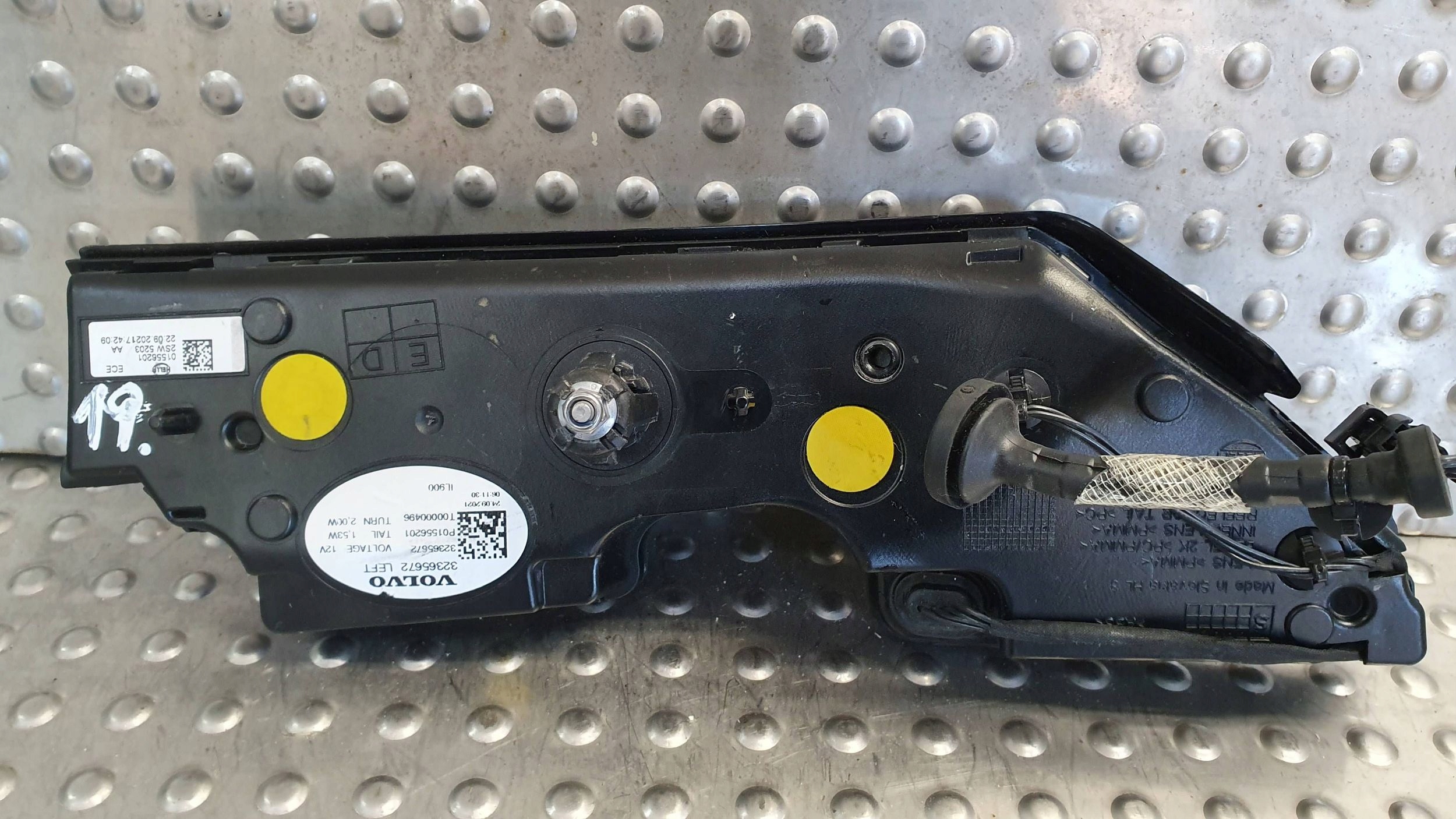 light rear part left VOLVO C40 to the bonnet 21- 32365672