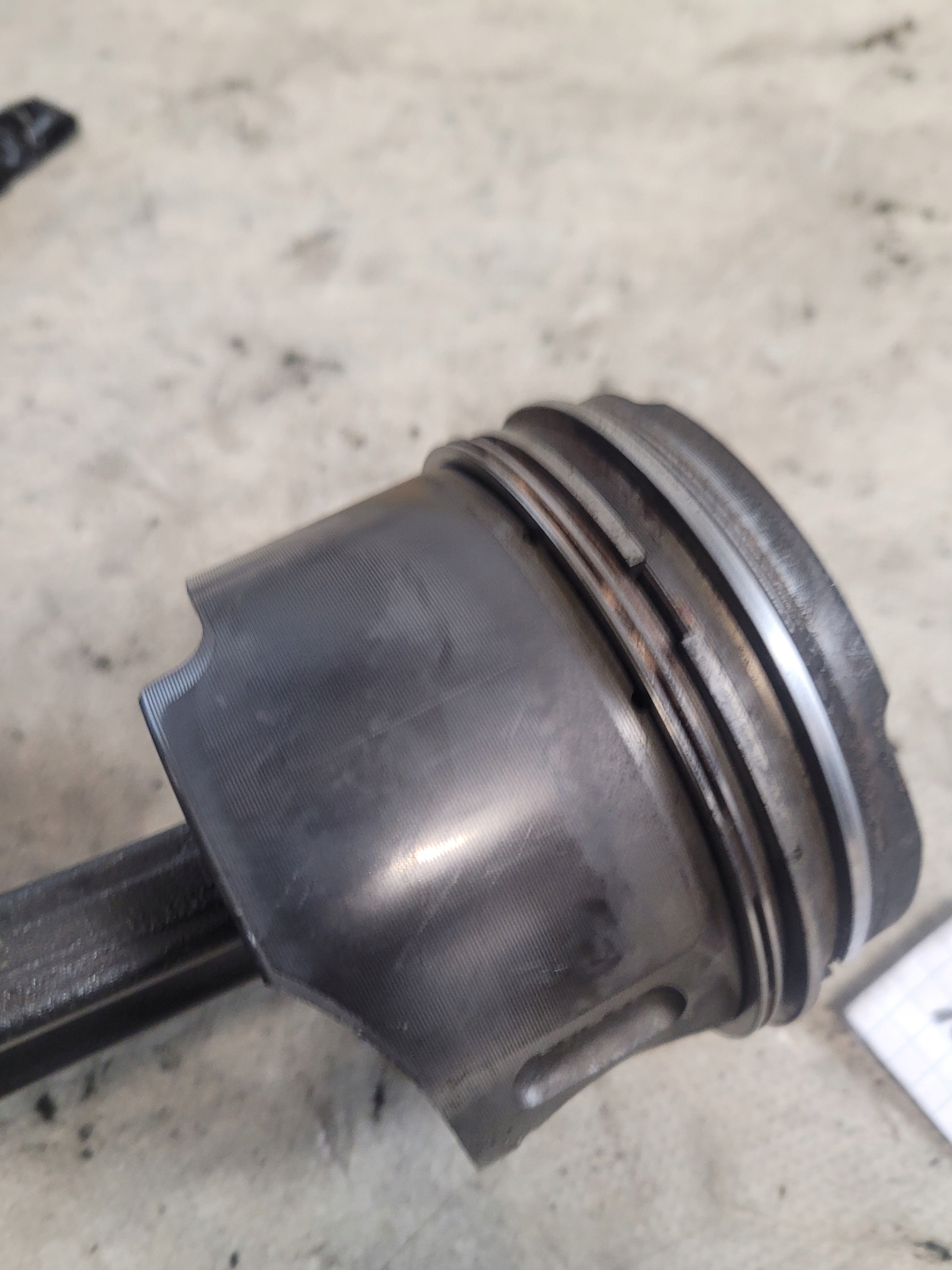 Piston 8857 + Bielle 611 MERCEDES W203 2.2CDI