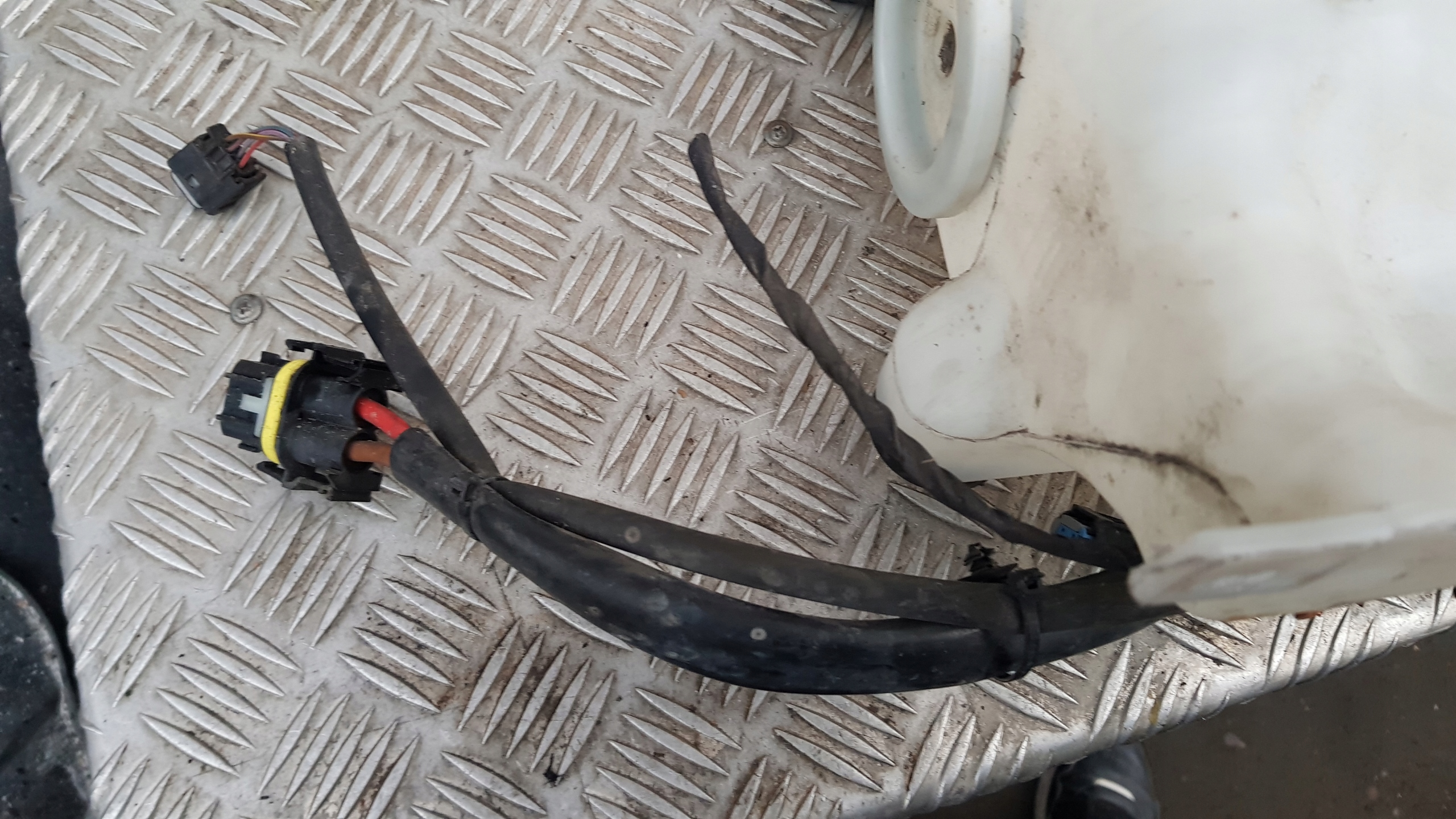 W203 washer fluid tank XENON pump