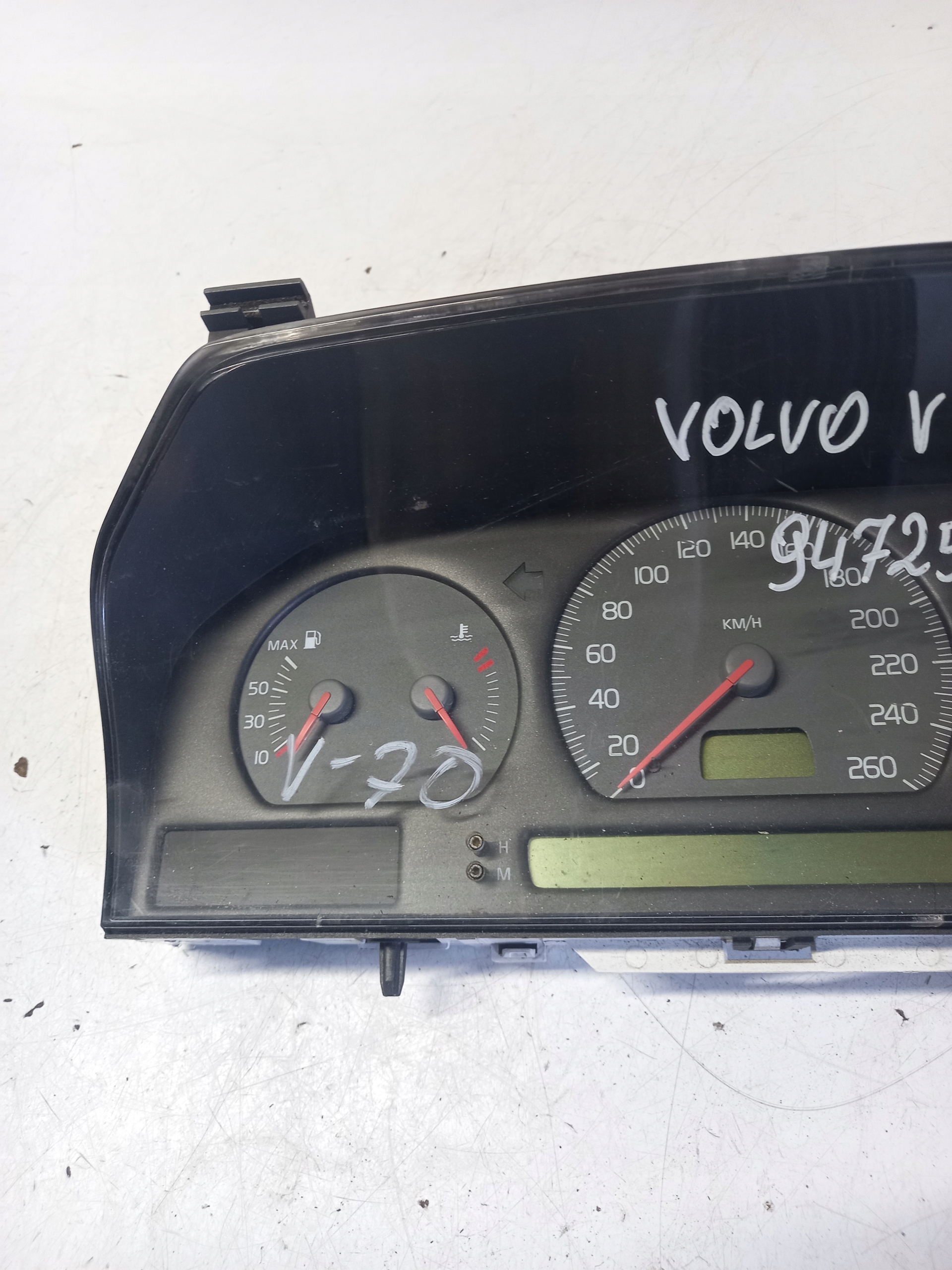 спидометр volvo oe 9472519