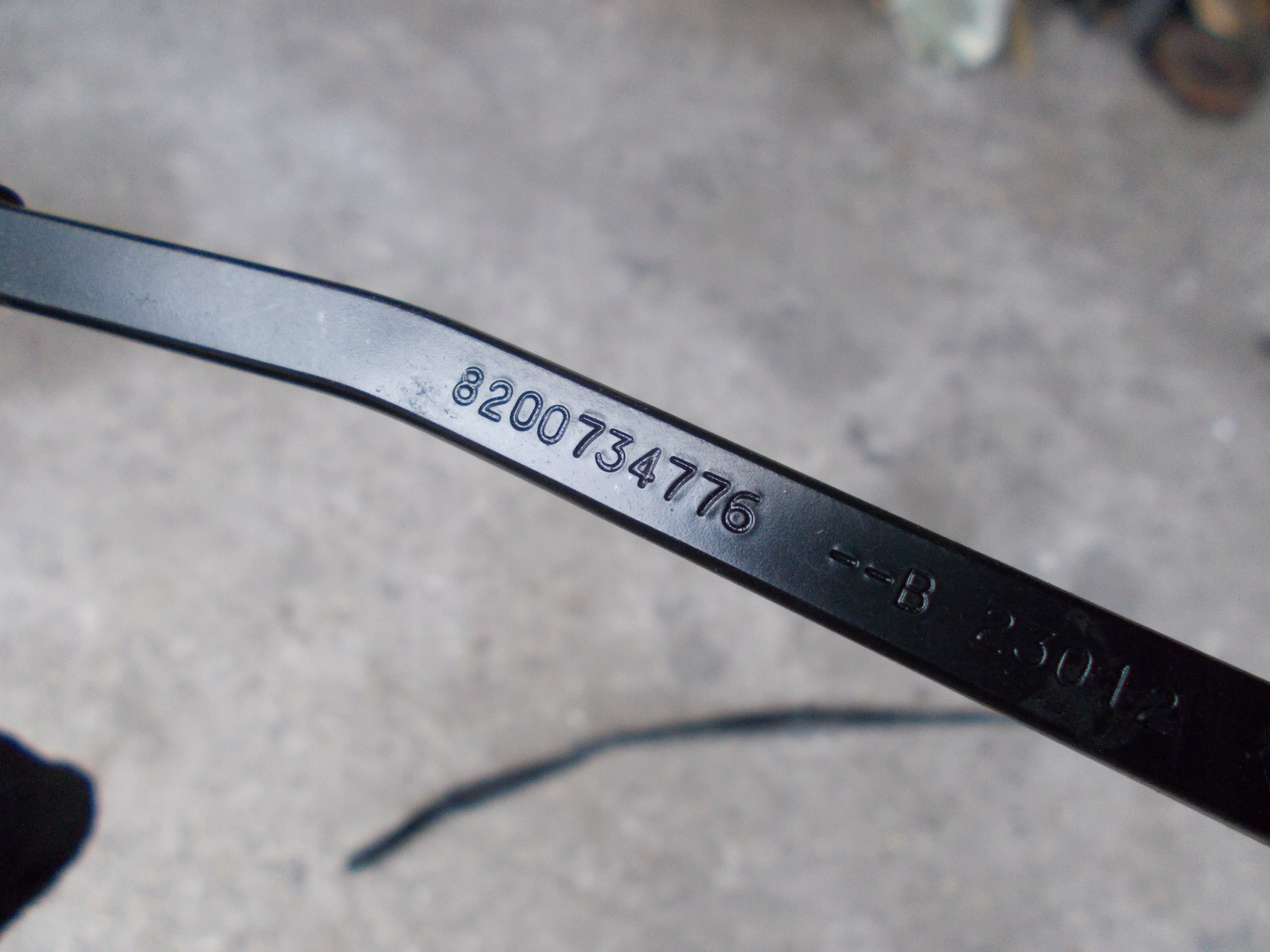 RENAULT MASTER III LIFT wiper arms front left 8200734776