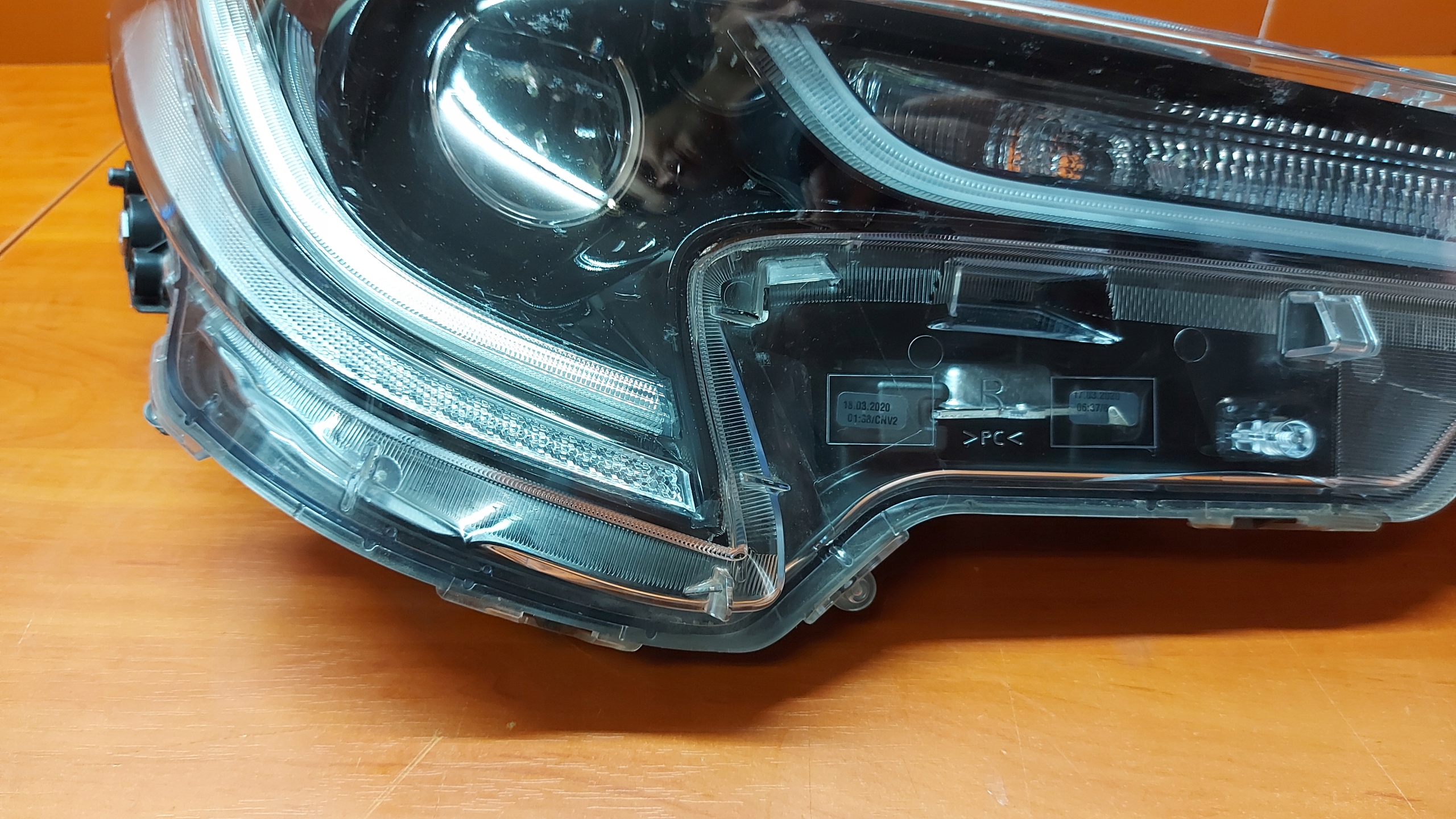 REFLEKTOR light right right front TOYOTA COROLLA E21 KOMBI HB 18