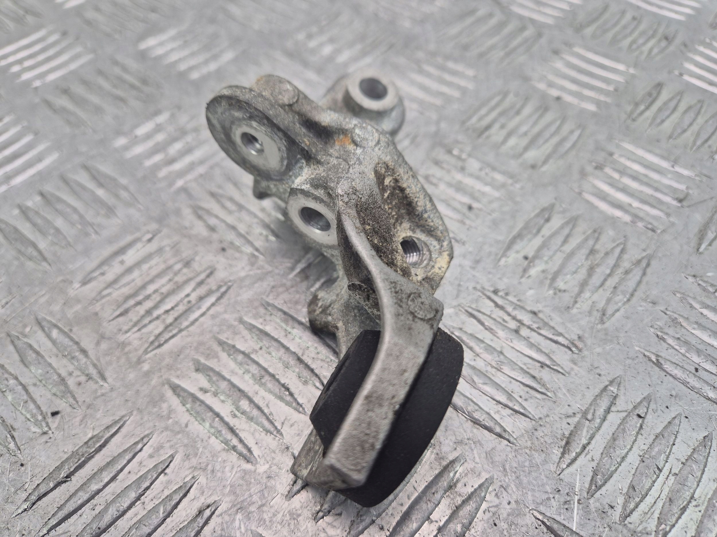 engine mount Mercedes C200d W205 A6542200000 OM654