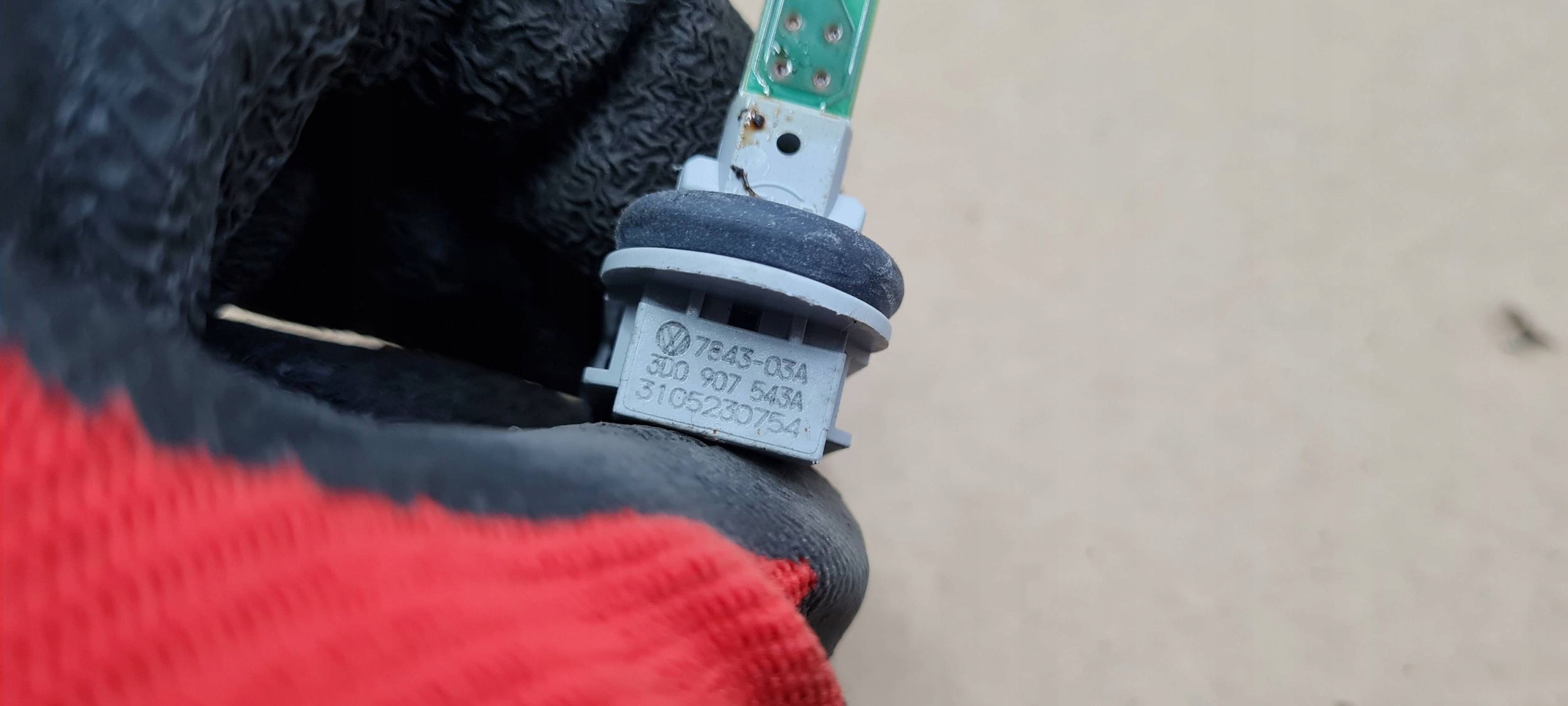 A6 C8 4K Sensor TEMPERATURY ZEWNETRZNEJ 3D0907543A Q3 83A A4 B9 A5