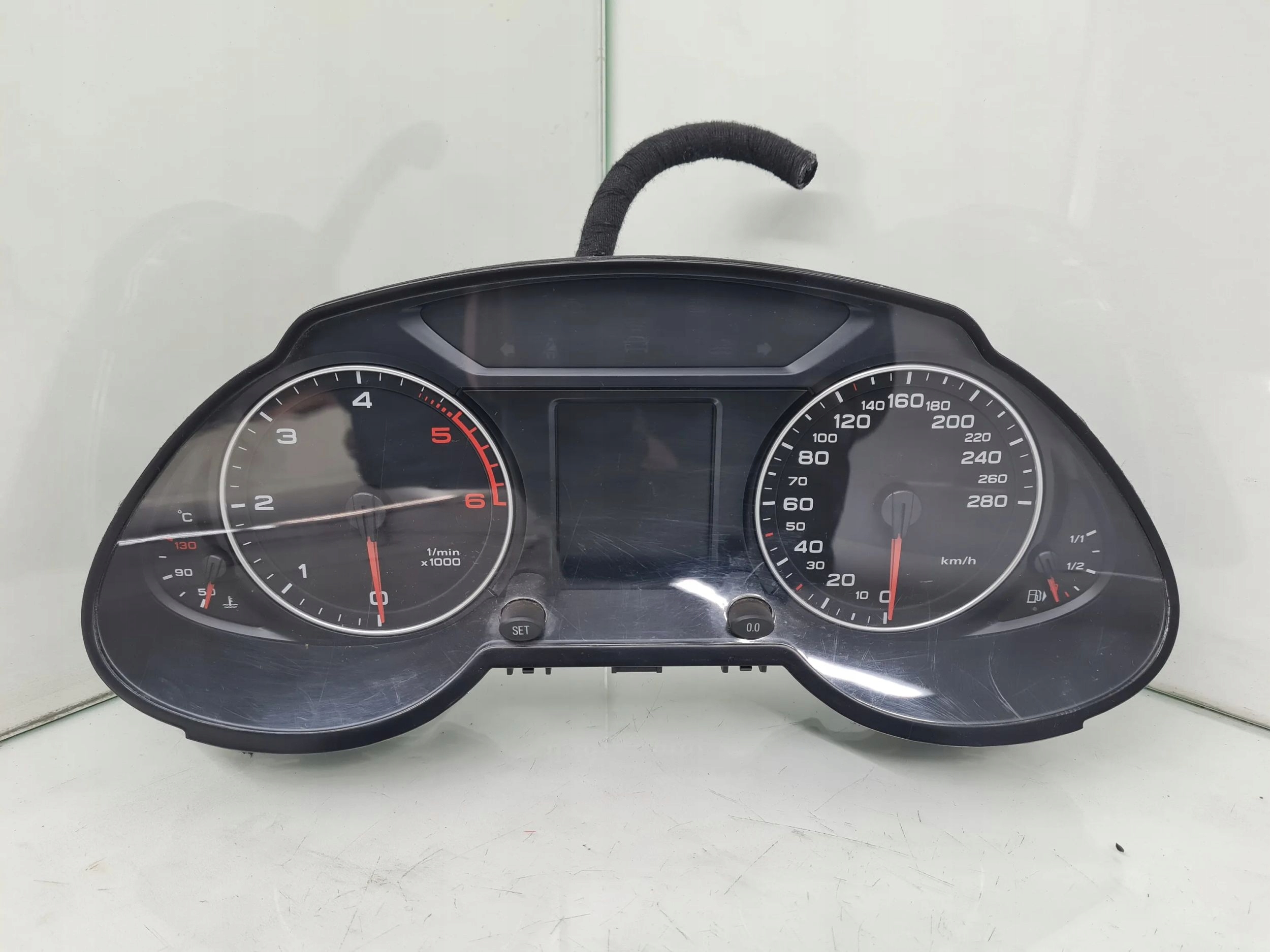 спидометр часы Audi Q5 8R 2,0TDI