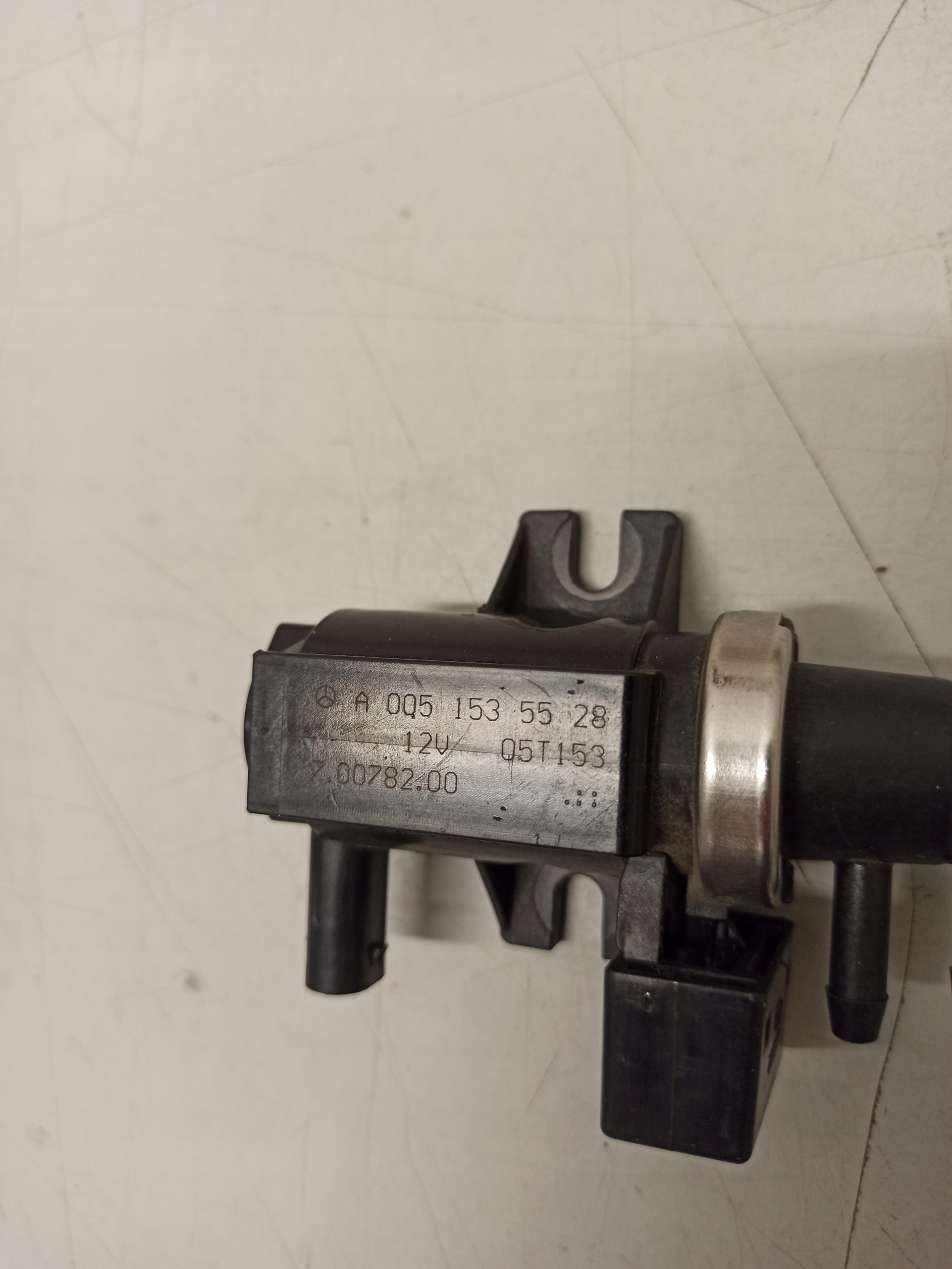 mercedes-benz oe A0051535528 клапан agr