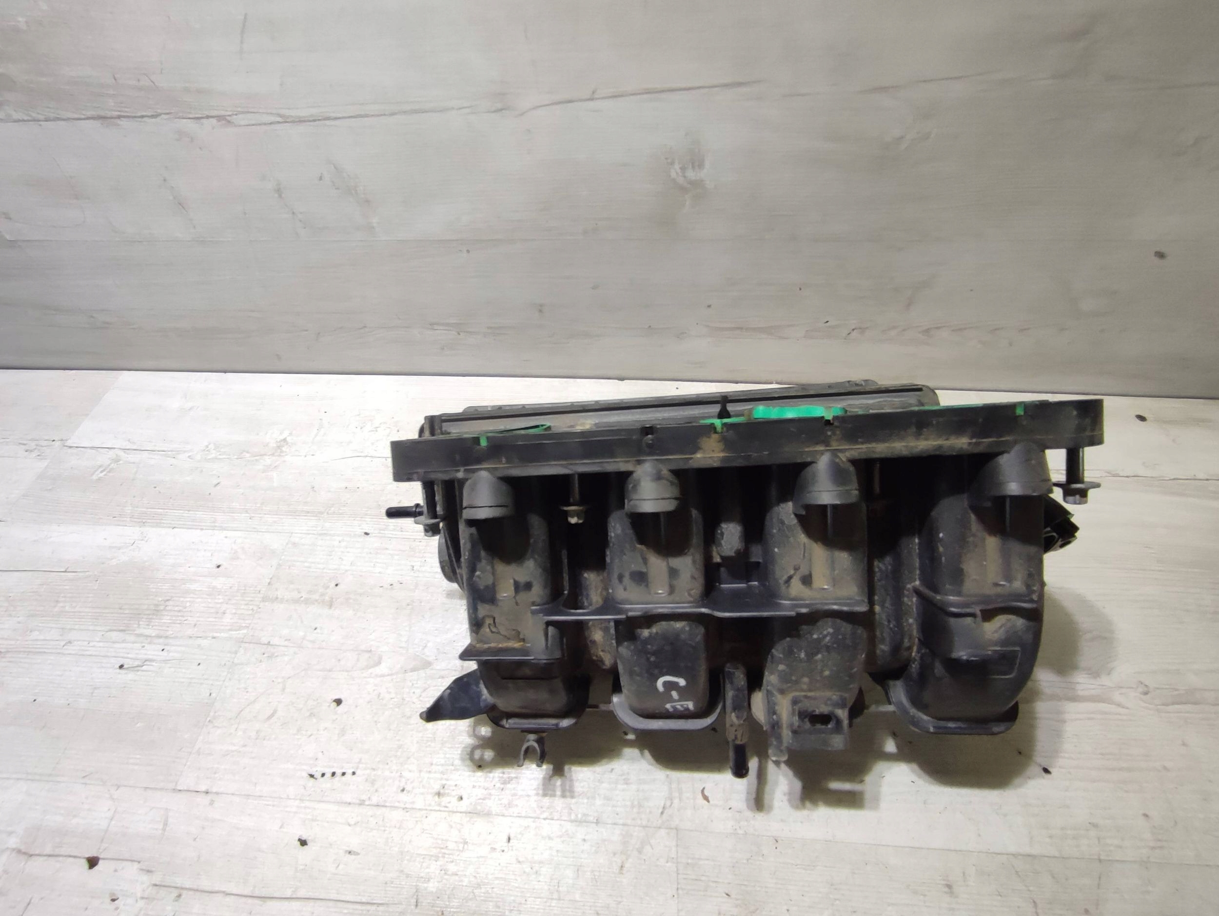 Opel Corsa E 2018 intake manifold