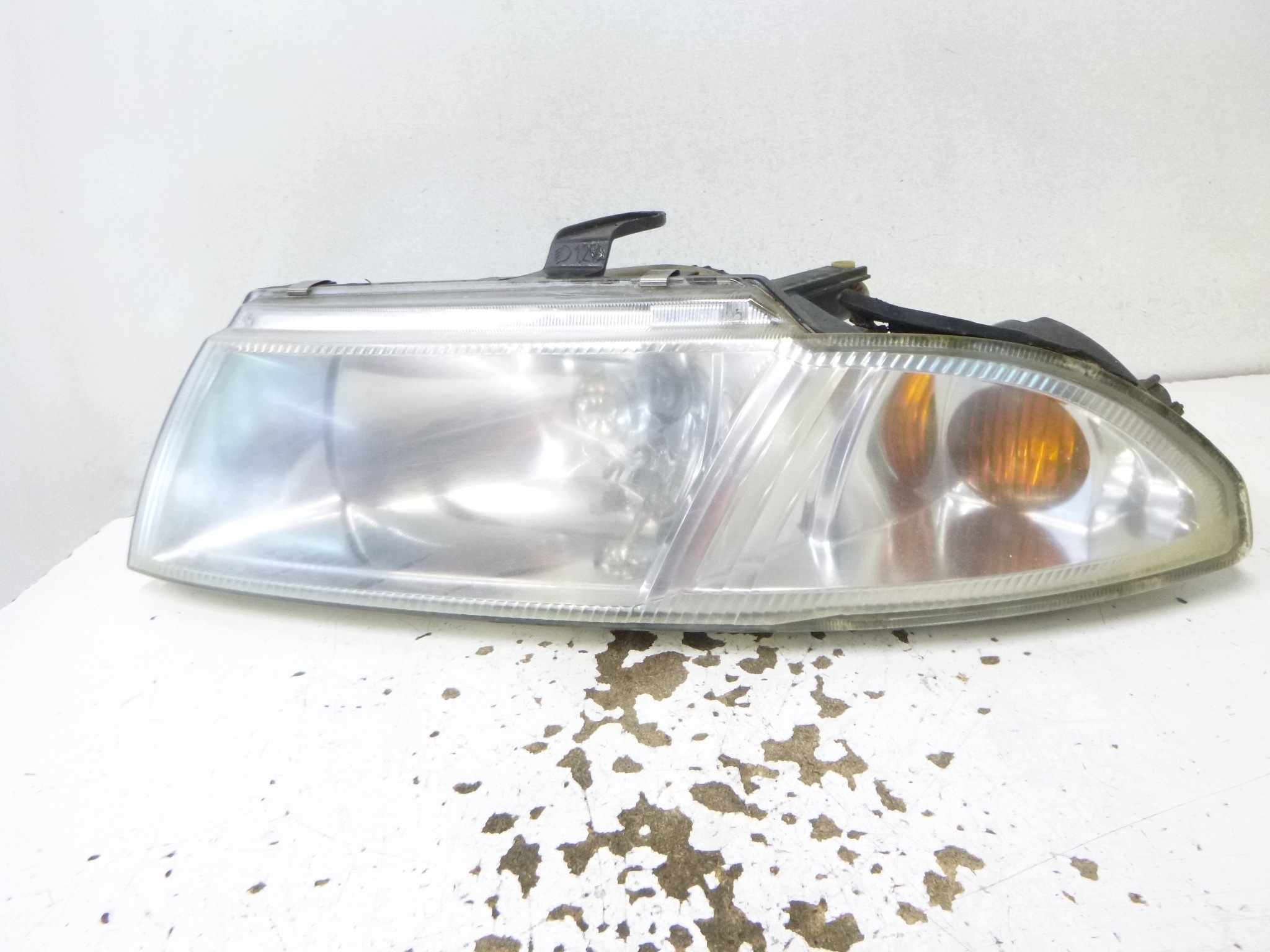 REFLEKTOR left front MITSUBISHI CARISMA LIFT 99-04 HELLA 151 577-00
