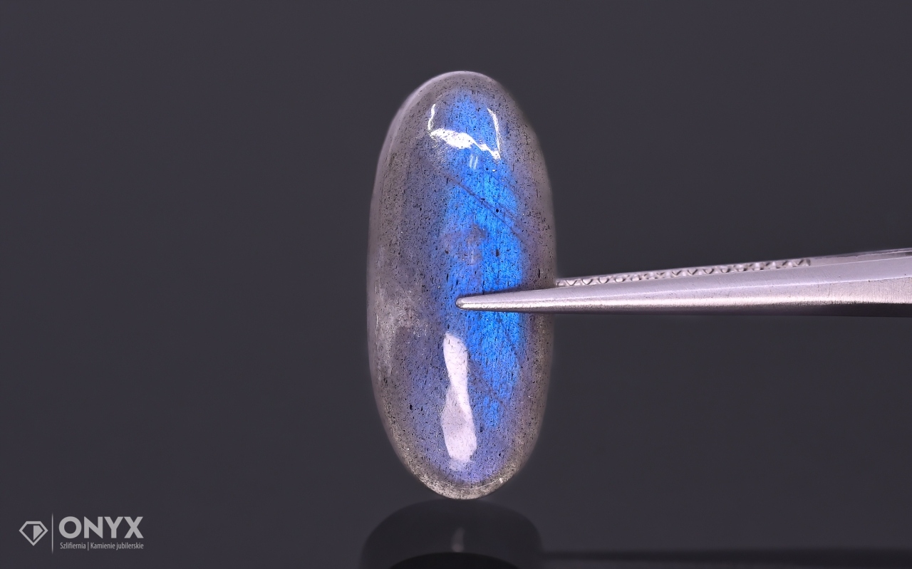 Labradorit kabošon ovál 22,8x10 mm