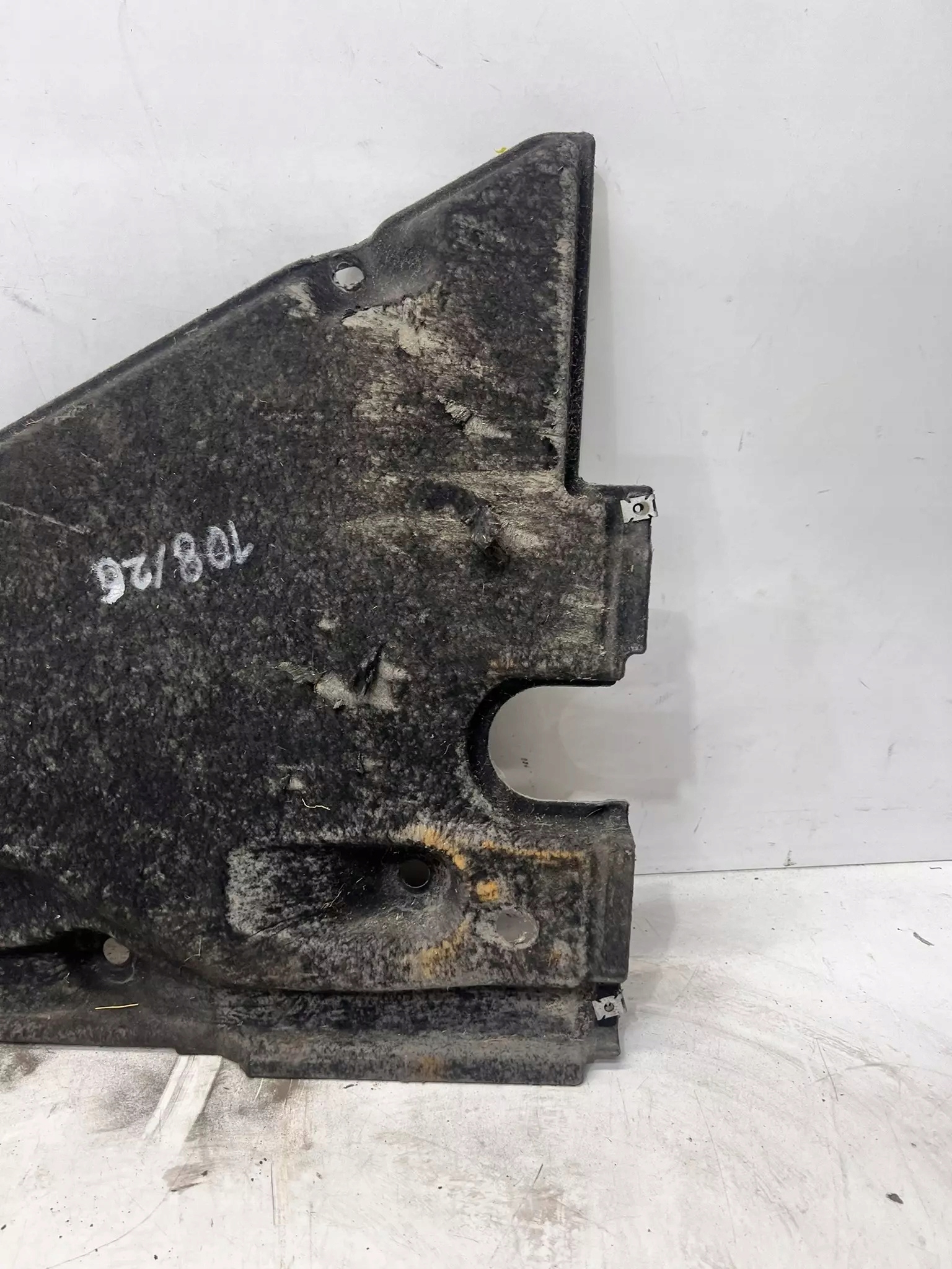 cover chassis left rear part AUDI A6 C8 4K0825215H 108/26