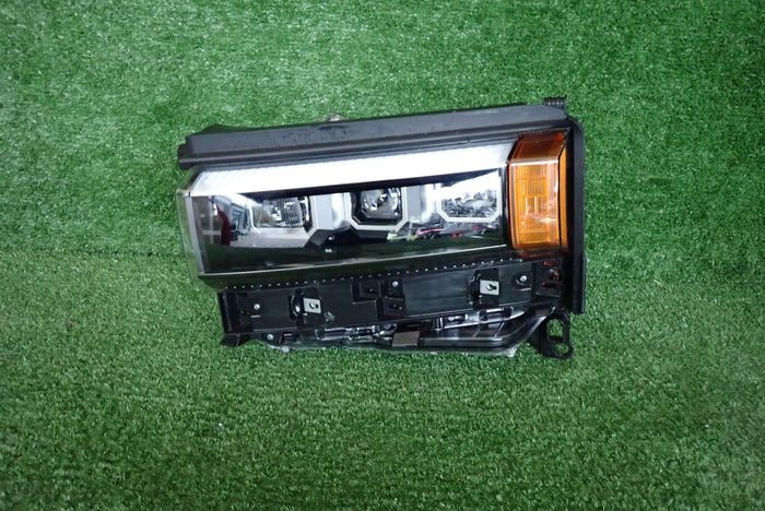 TOYOTA LAND CRUISER J250 J25 24- light left front front