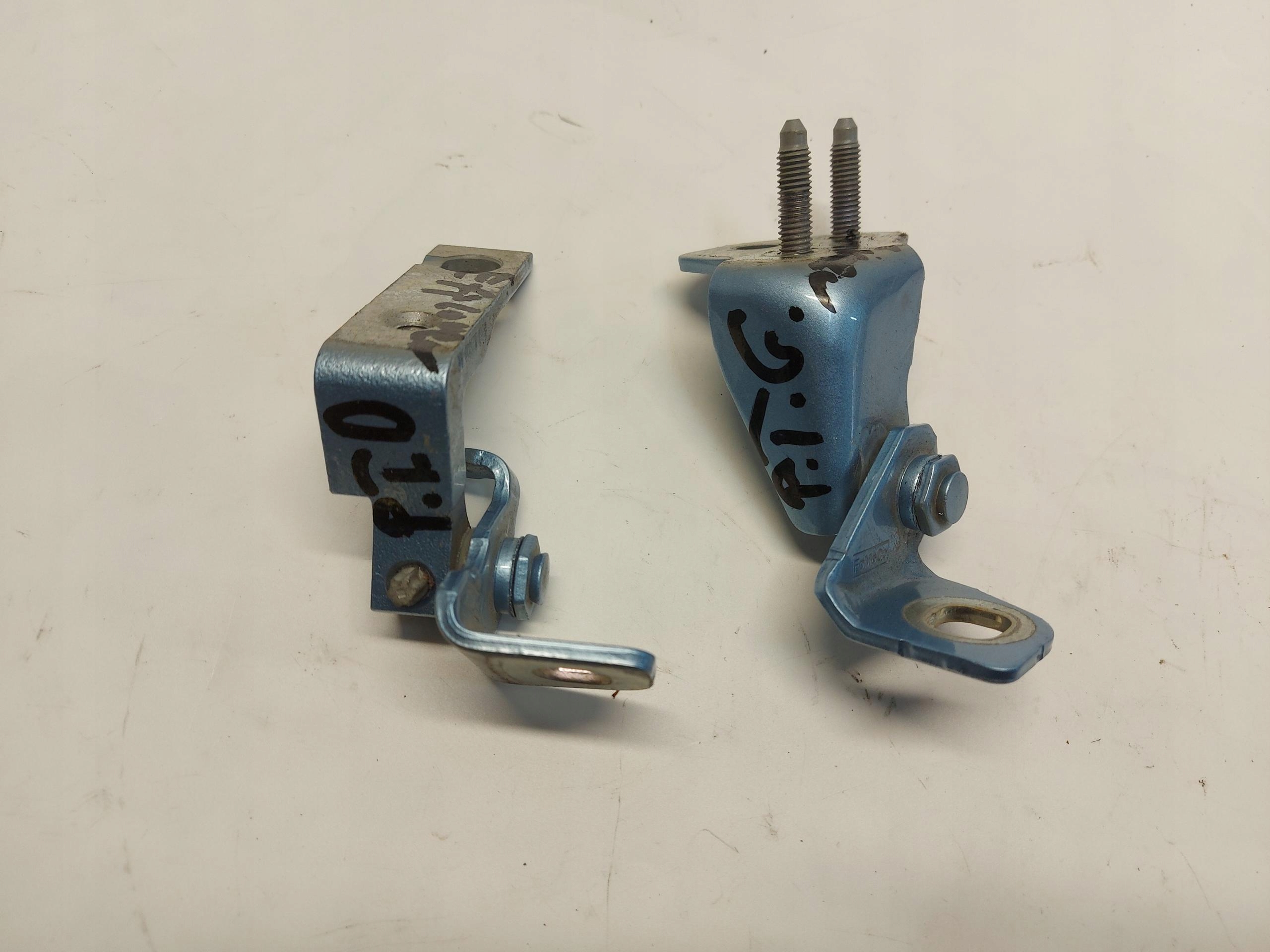 Ford Explorer VII R2KB, hinge door right rear part GORA DOL