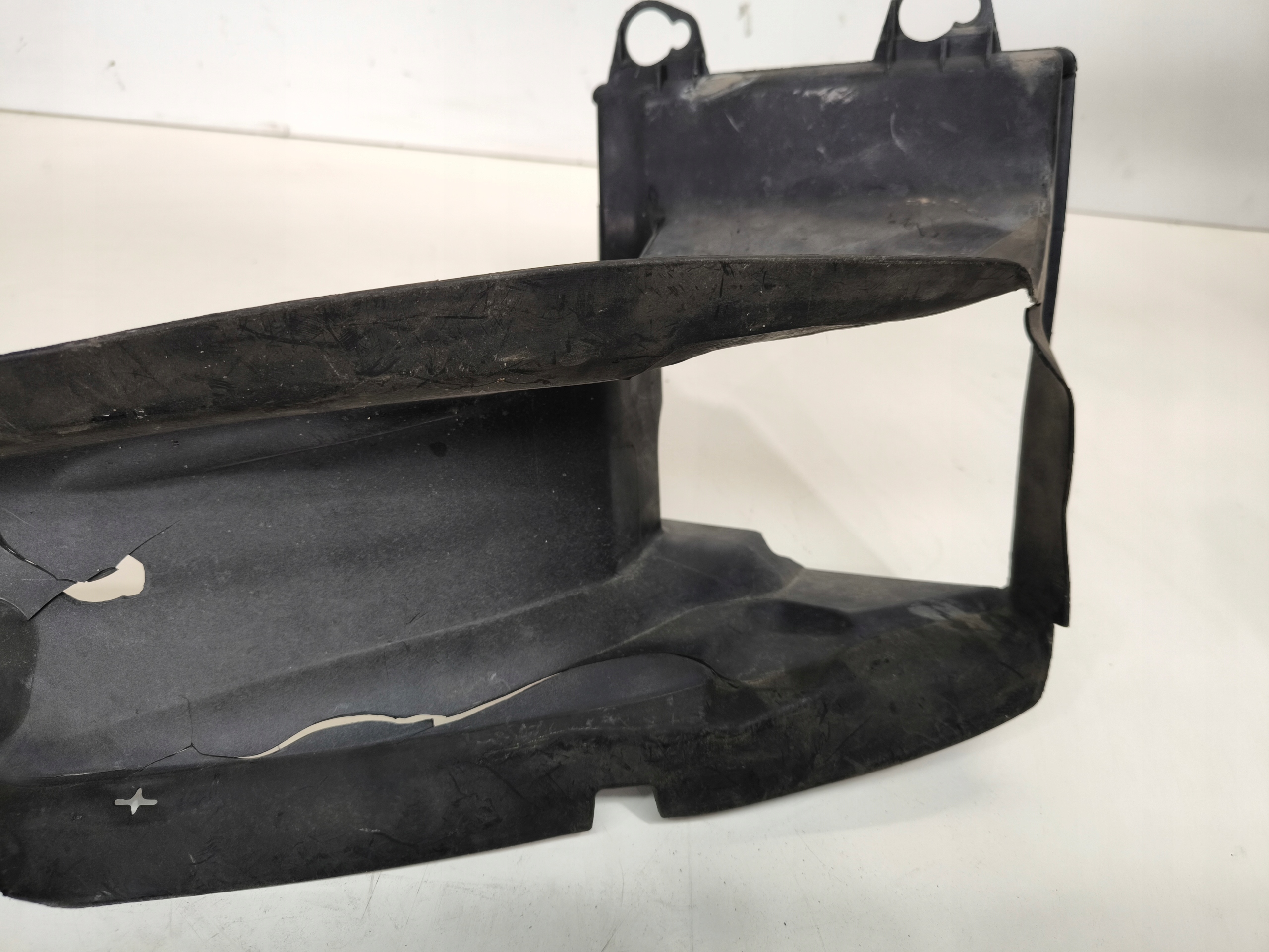 air duct air line left AUDI A6 C6 4F0145333M damaged !