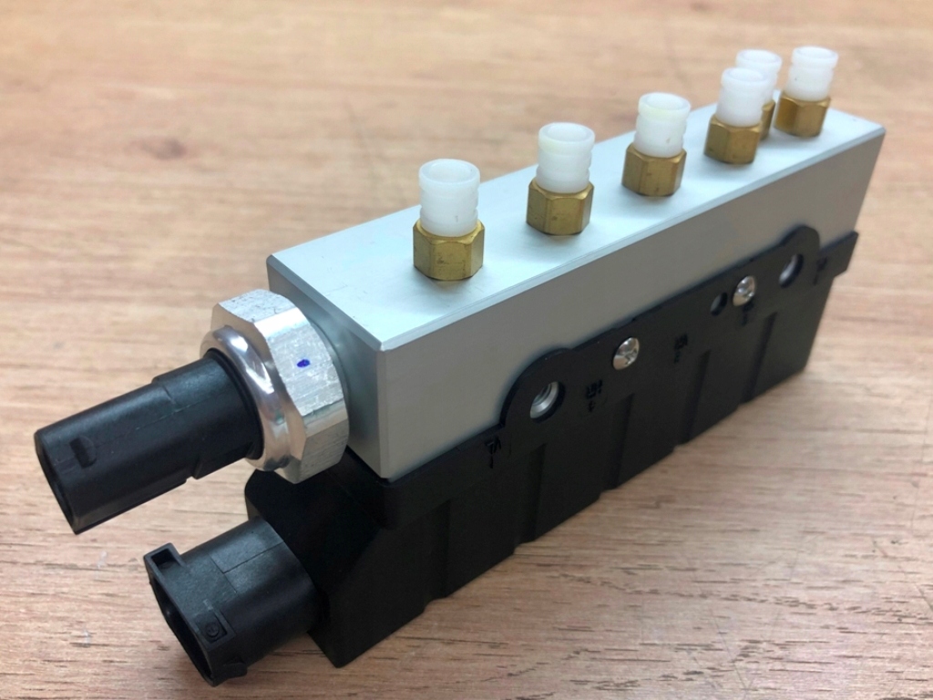 Listwa Zawory Zawieszenia Pneumatycznego AIRMATIC Do Mercedes Klasa S W220 Numer katalogowy części W220 2203200258