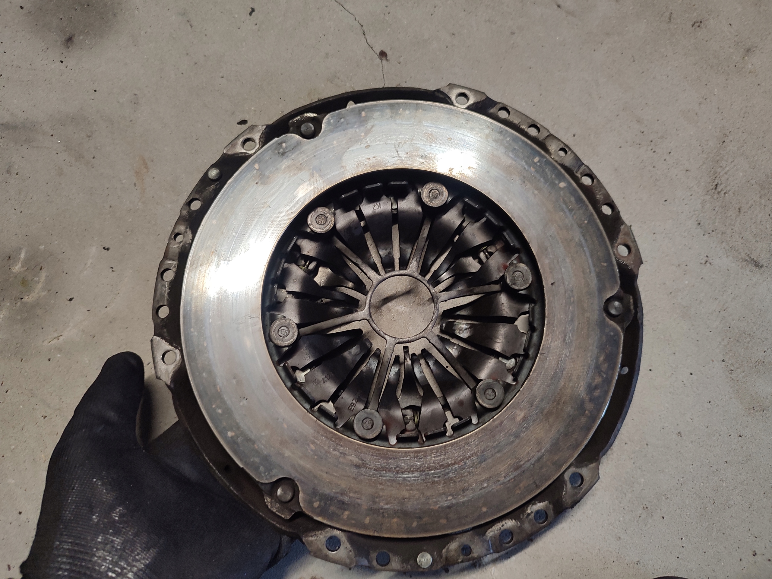 DISQUE EMBRAYAGE Z DOCISKIEM VW GOLF 2.0 TDI CKFC
