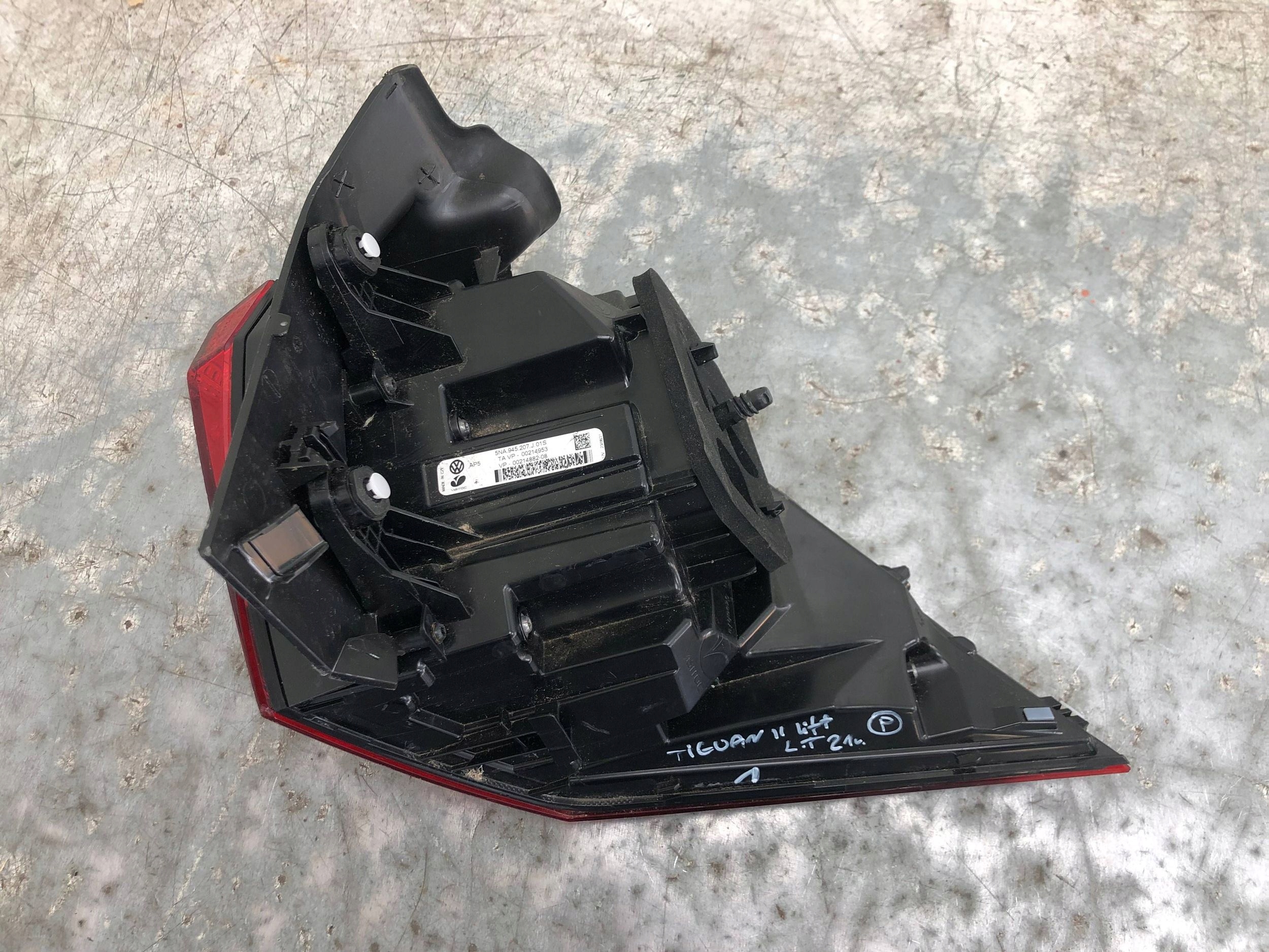 light left rear part VW TIGUAN II LIFT 5NA945207J