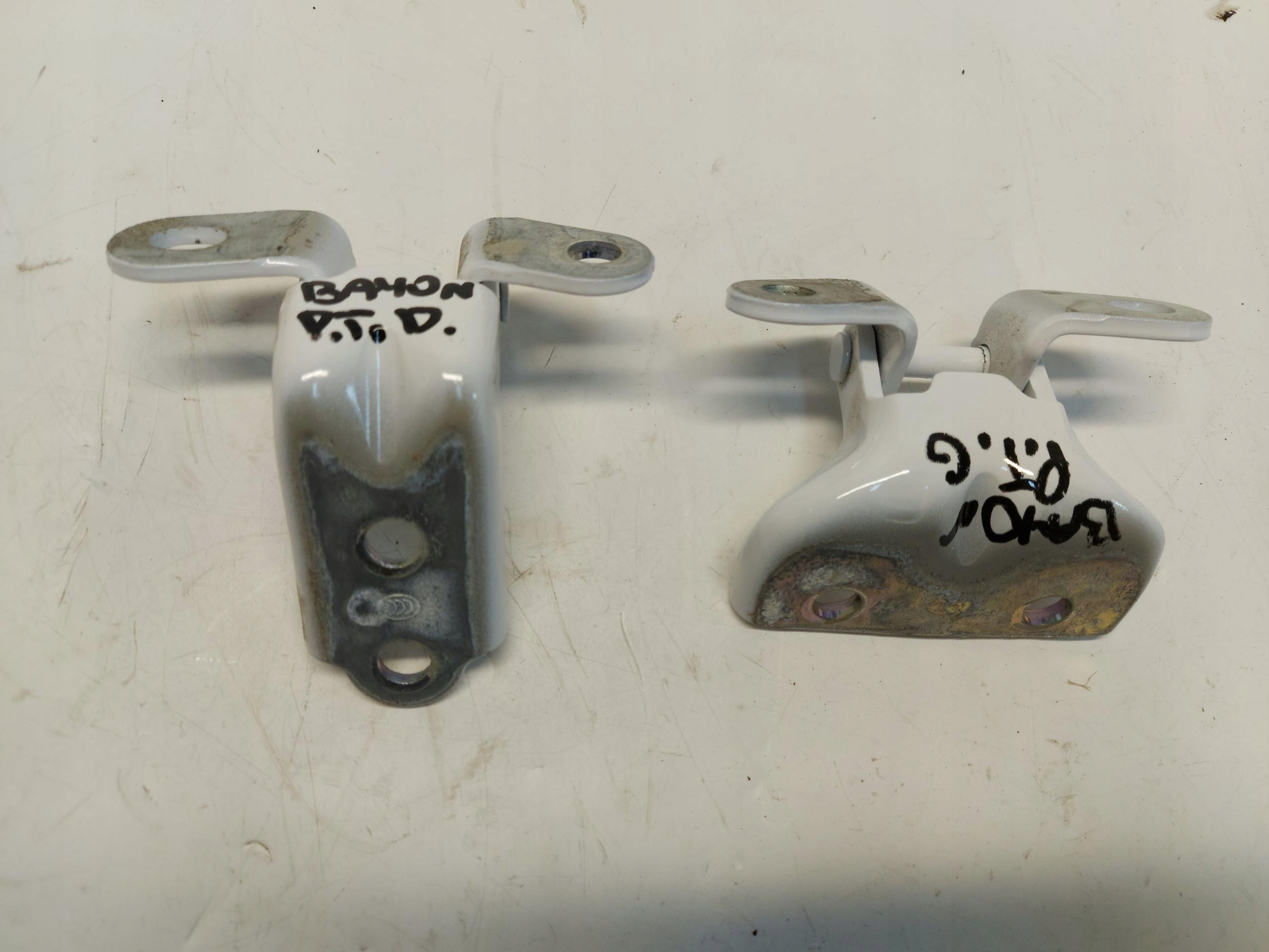 Hyundai Bayon 2023 hinge door right rear part upper lower komplet