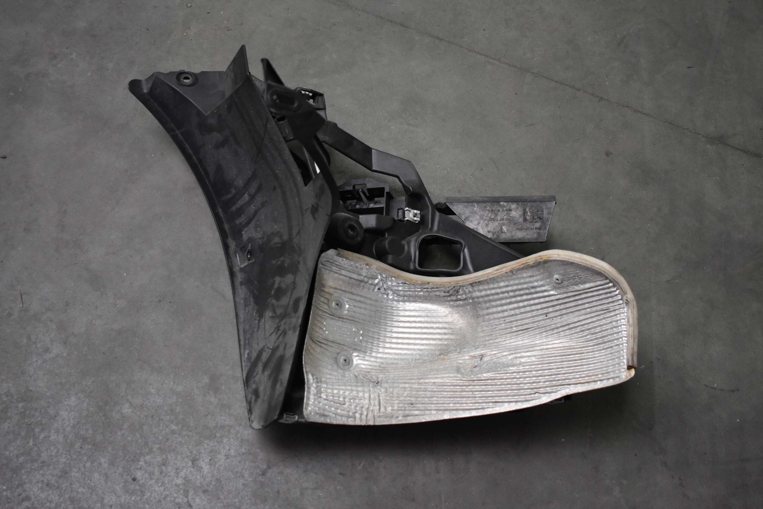 IDEALNA bumper bracket rear part rear right PORSCHE 982 718 1
