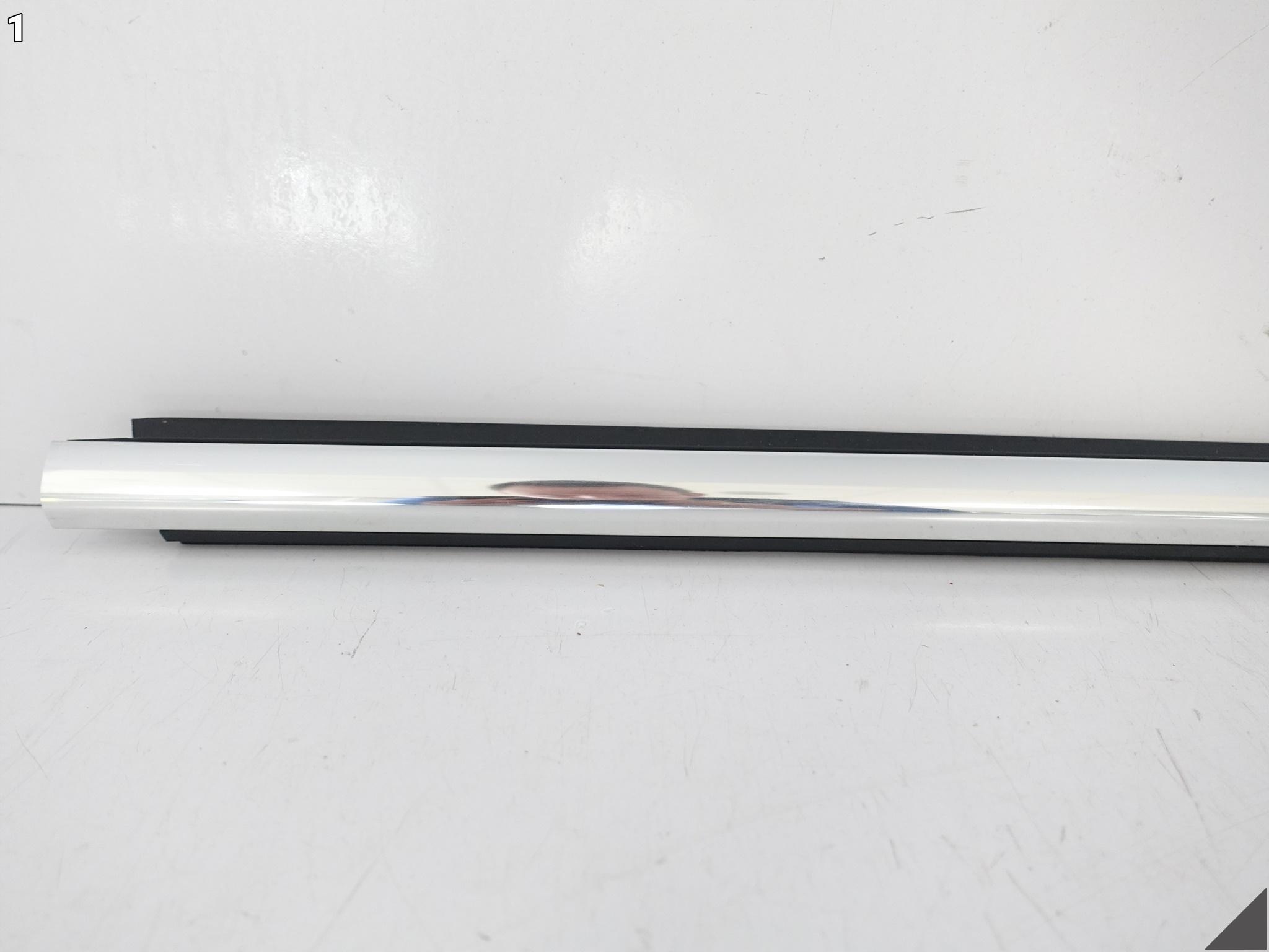 MASERATI LEVANTE M161 16-24 moulding dust windows door right front