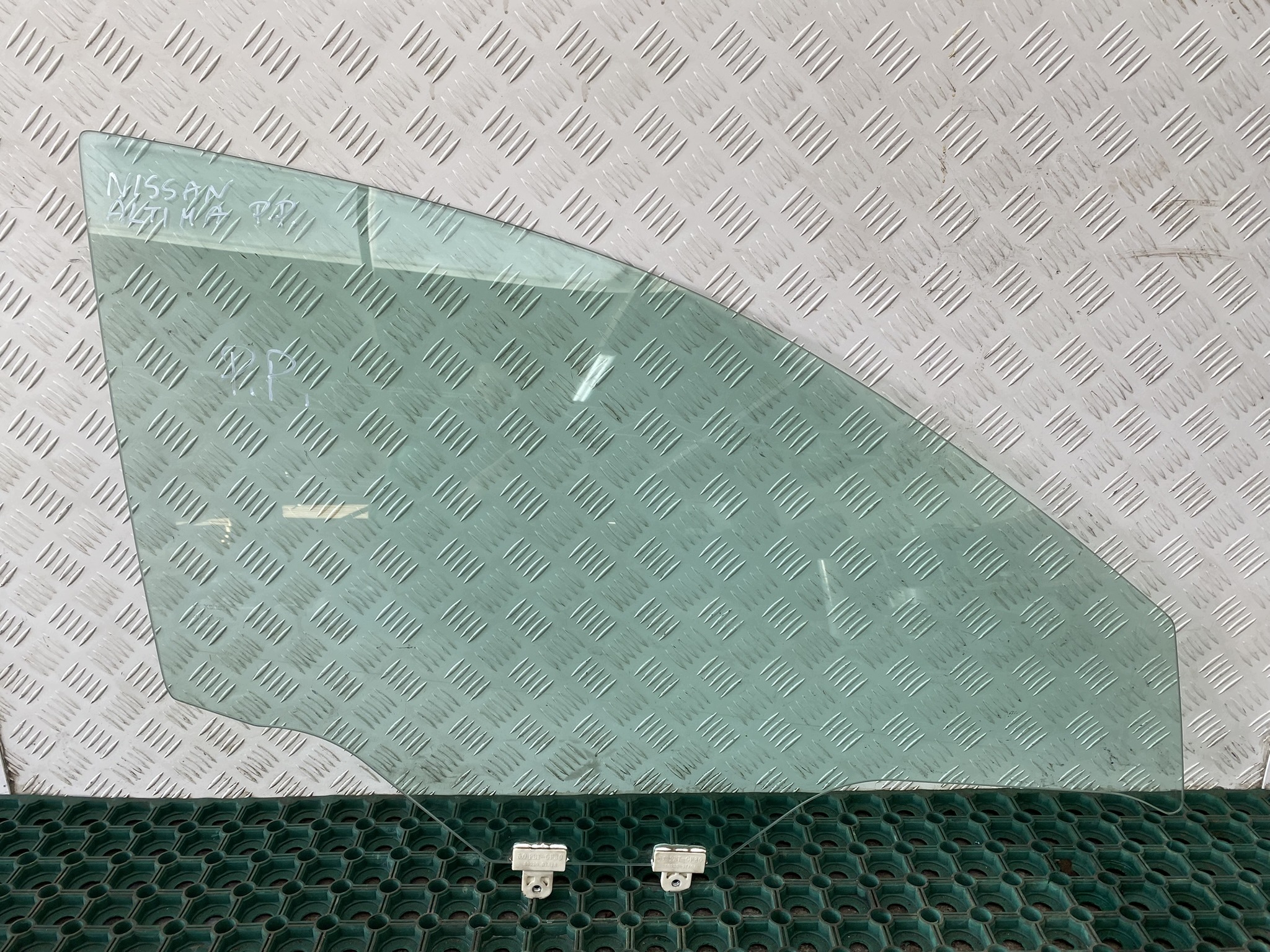 NISSAN ALTIMA L33 12-17 window door front right front OE
