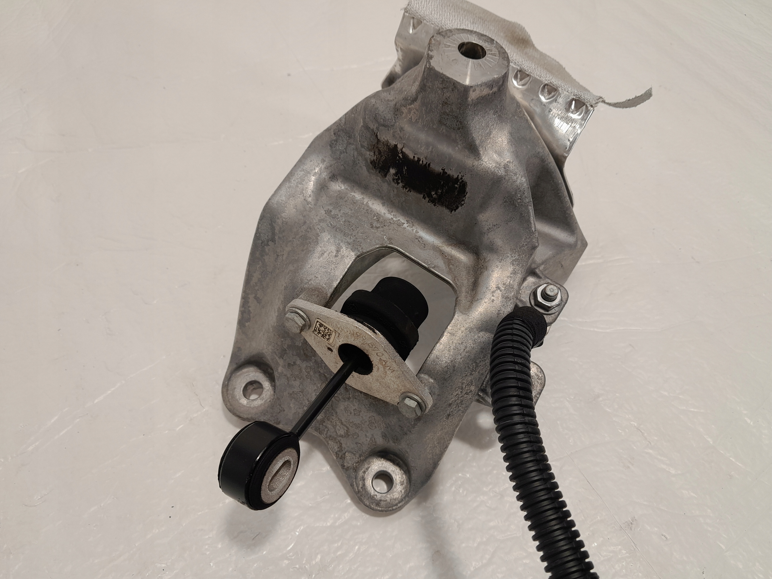 AUDI A4 B9 LIFT support engine mount right 4M0199368CE