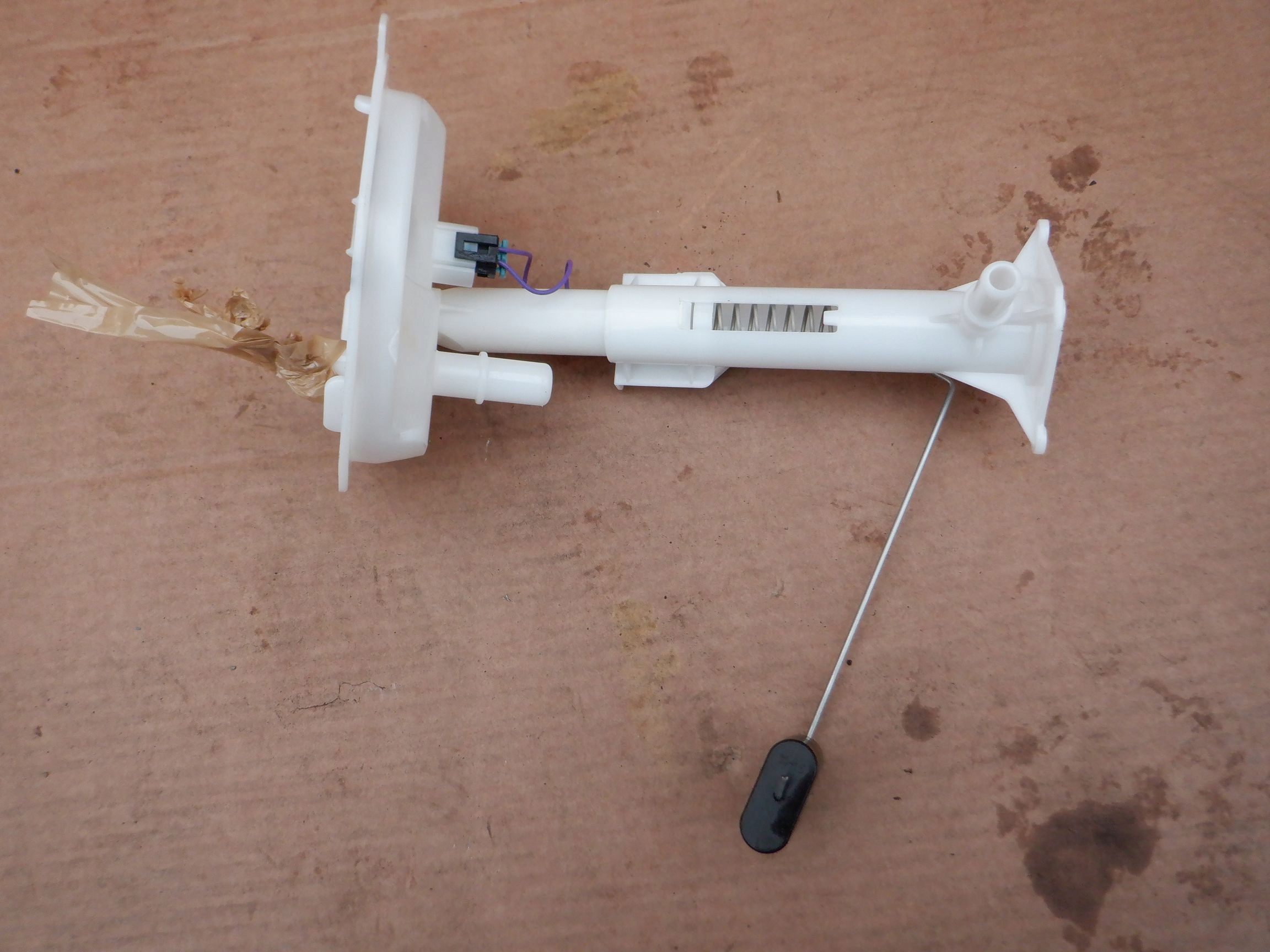 CZUJNIK POZIOMU PALIWA FORD MUSTANG VI 2.3 ECOBOOST