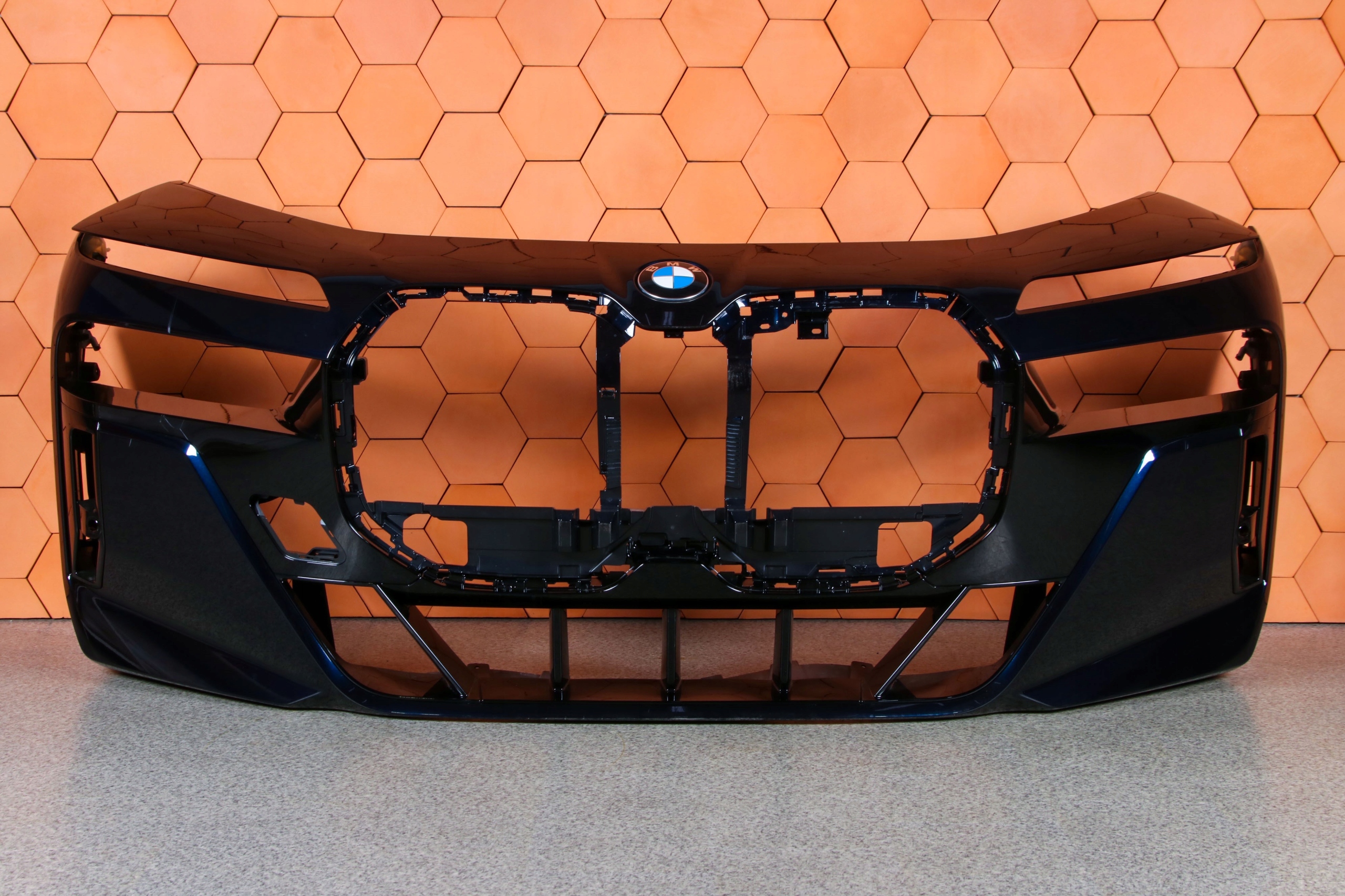 BMW 7 G70 i7 m-packet bumper front USA colour 416