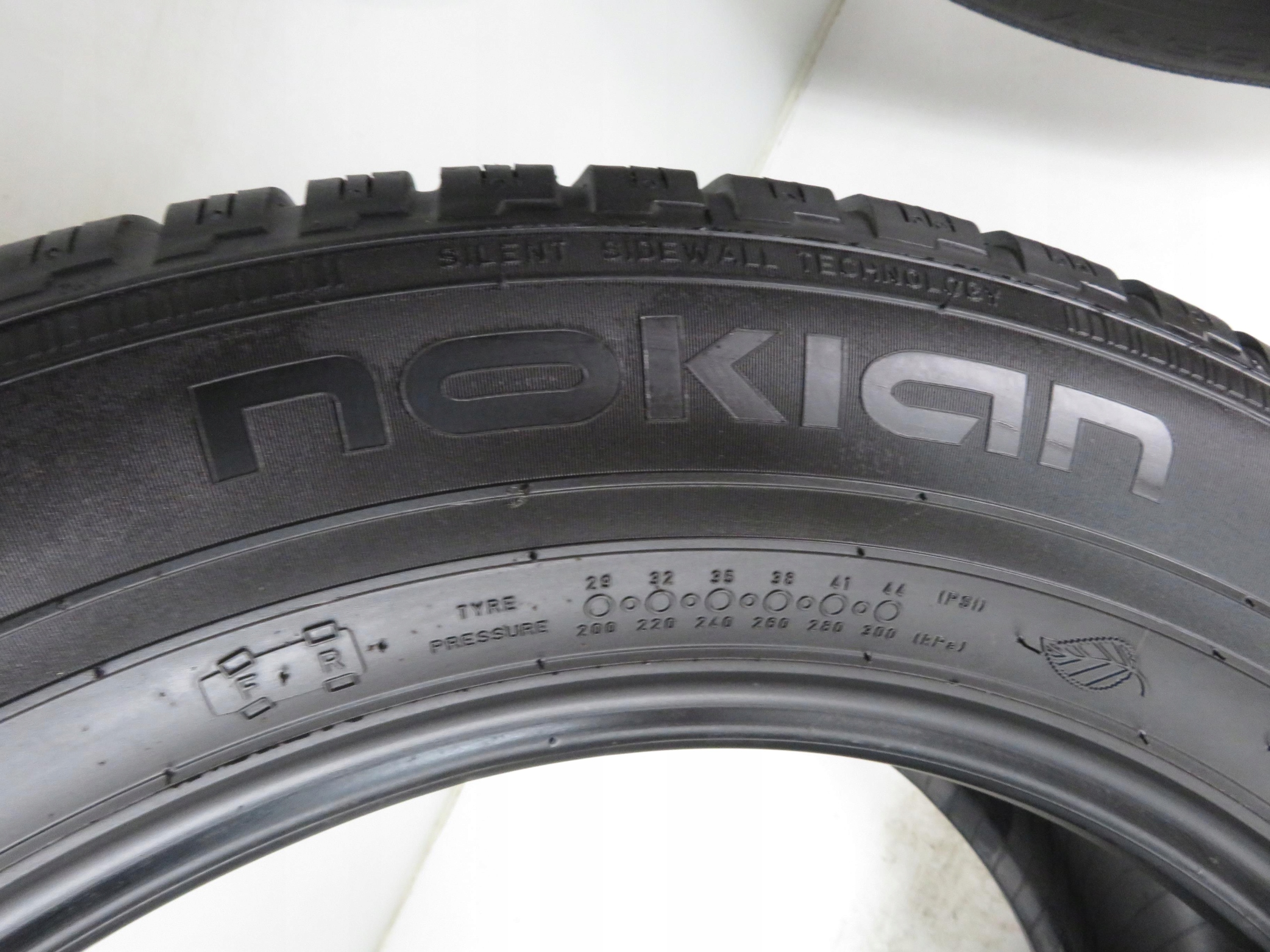 2x 235/55R17 OPONY ZIMOWE Nokian WR A3 103V XL Szerokość opony 235 mm