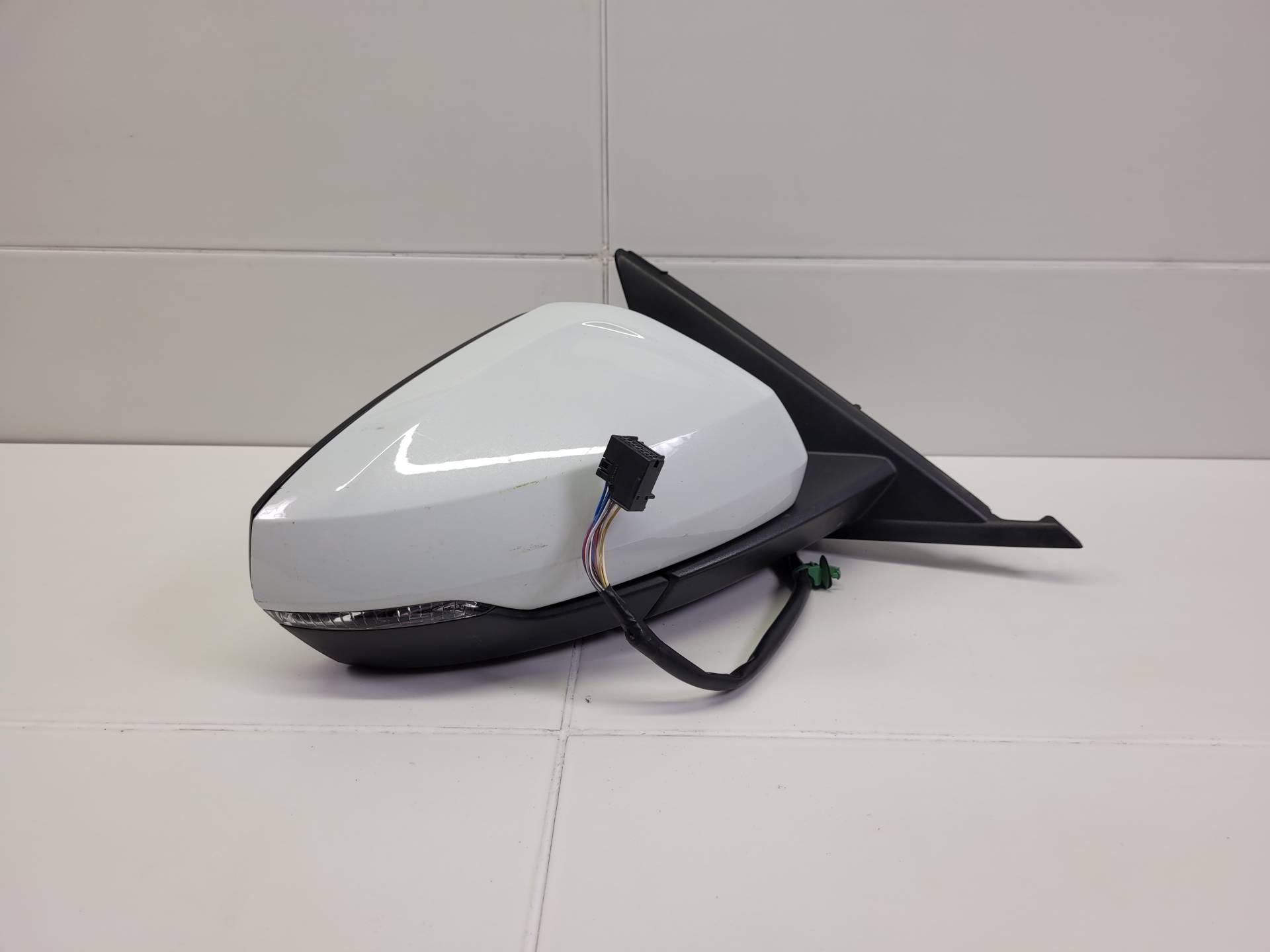 mirror exterior right side Audi A1 GB 2018 82B857409