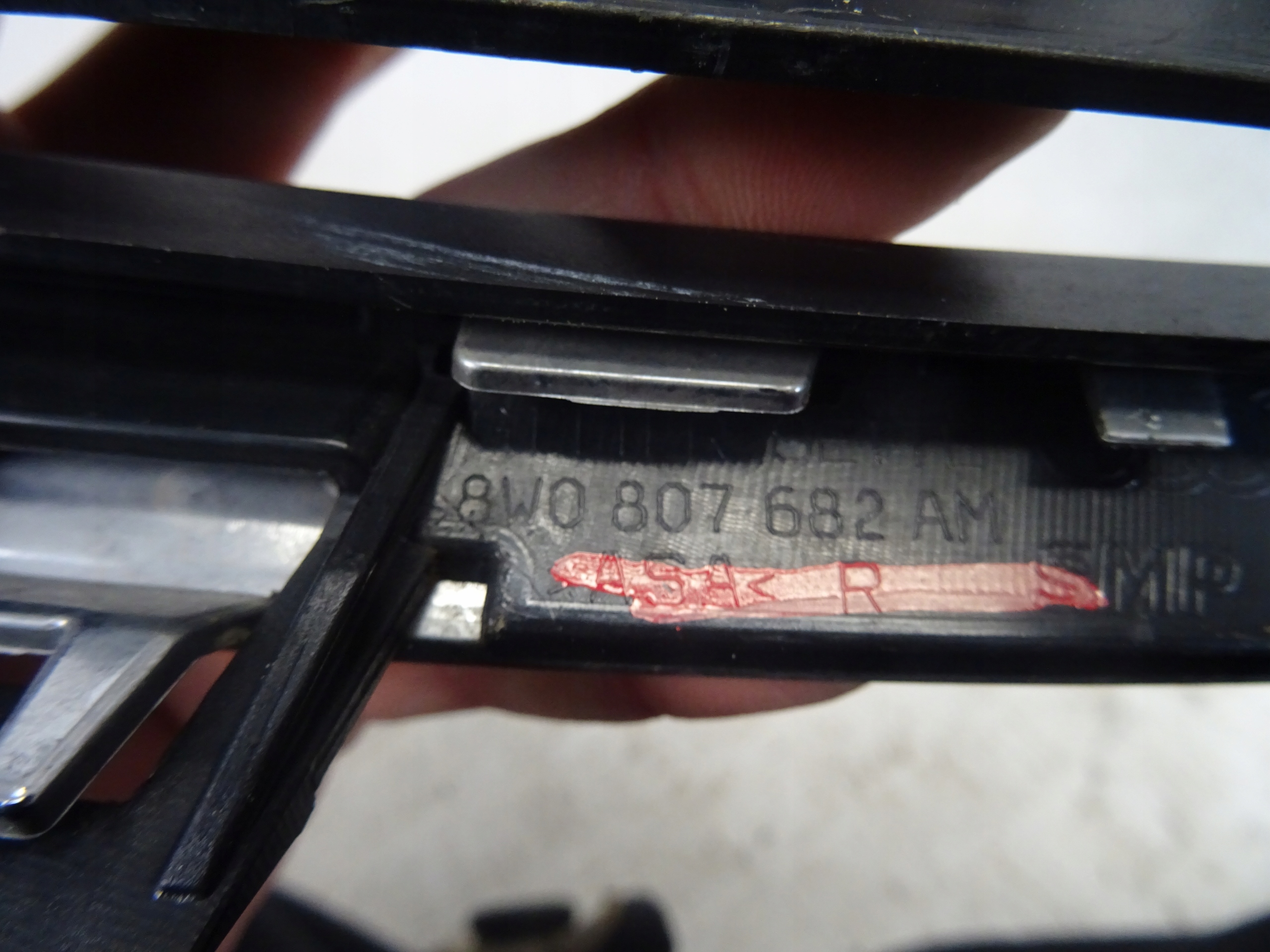 grid of a bumper front front right AUDI A4 B9 LIFT S-LINE 8W0807682AM