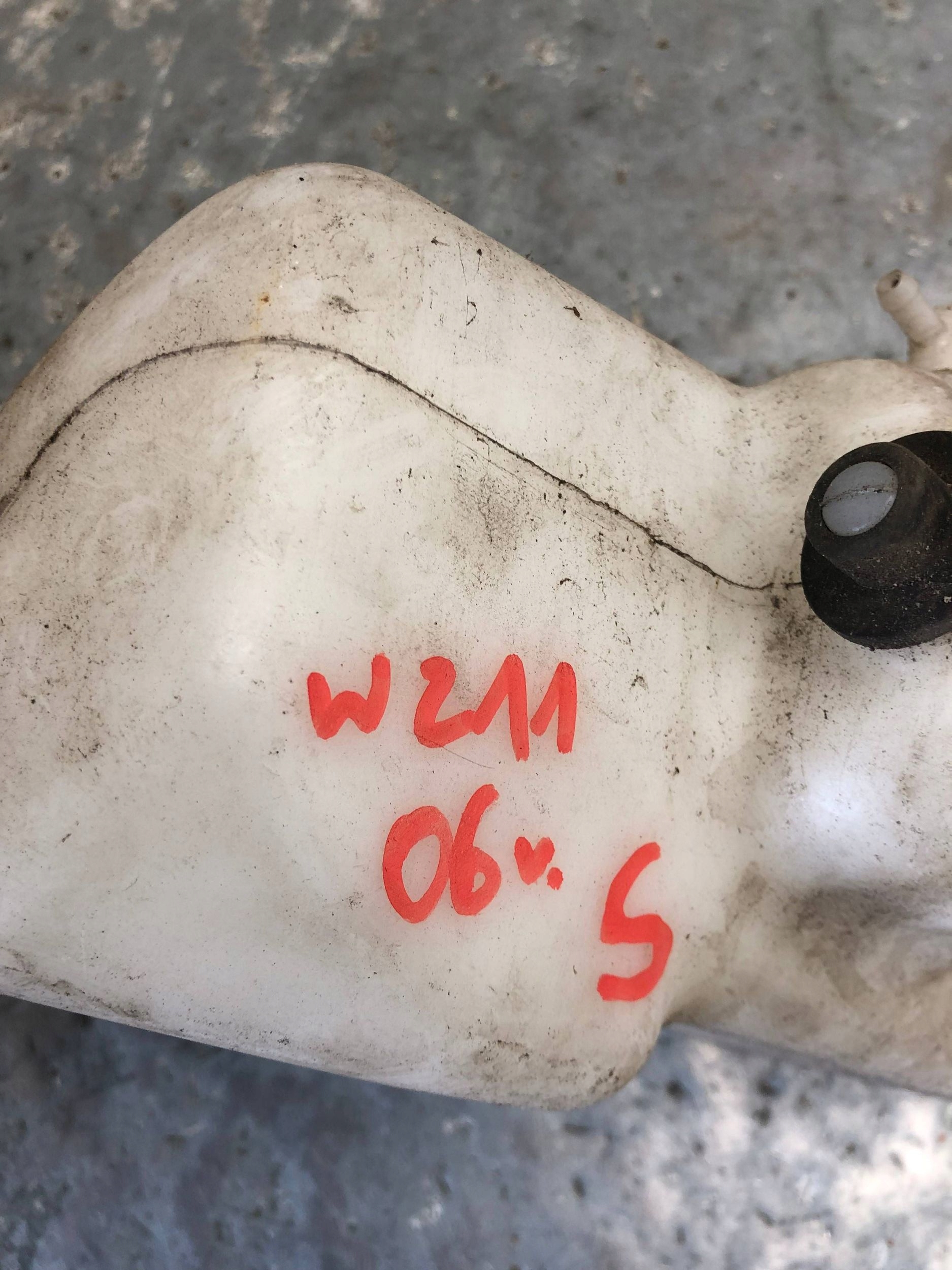 washer fluid tank MERCEDES W211 A2118602960