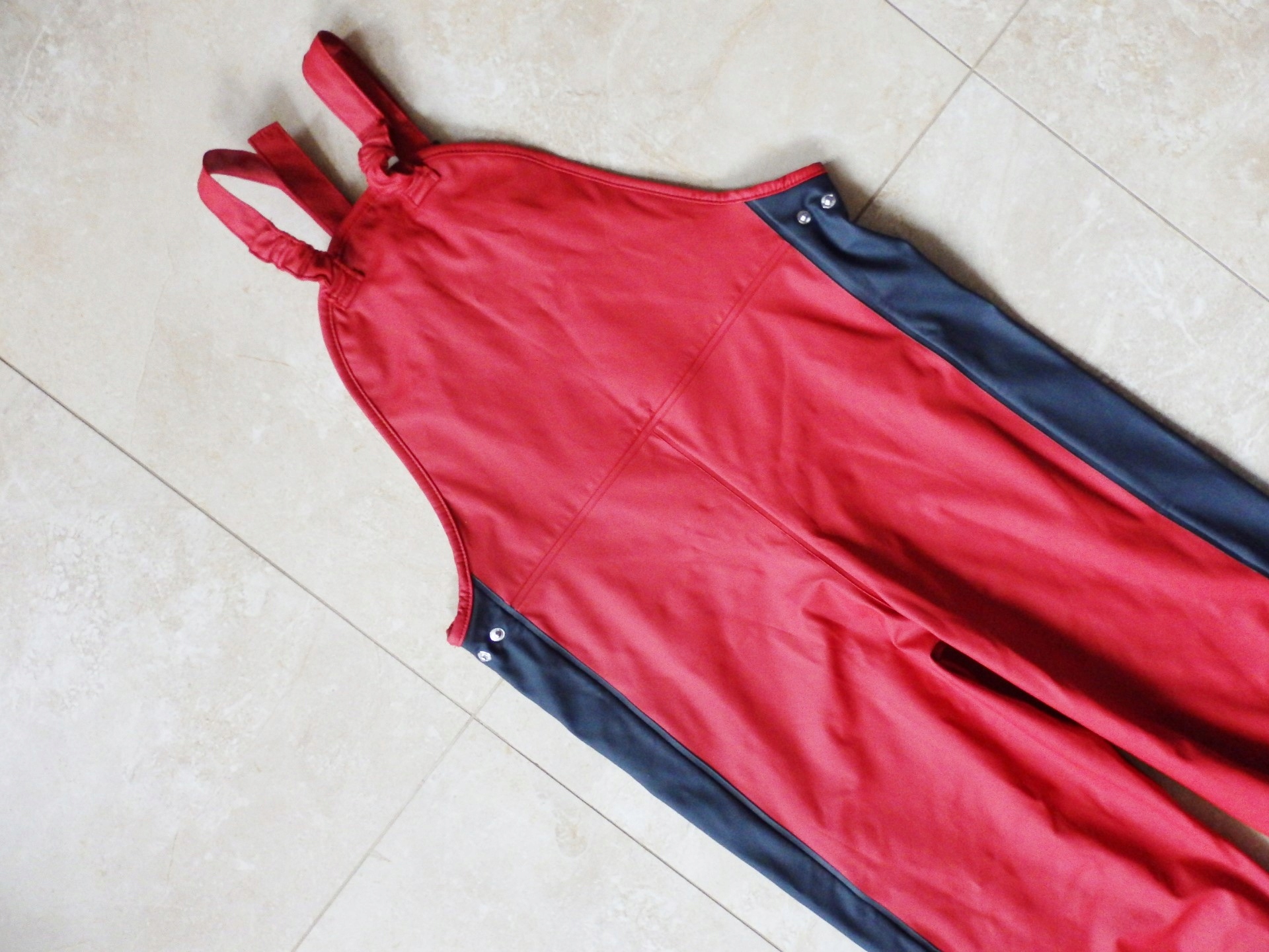 DISNEY CARS CZERWONE PRZECIWDESZCZOWE SPODNIE 128 Wiek dziecka 5 lat +