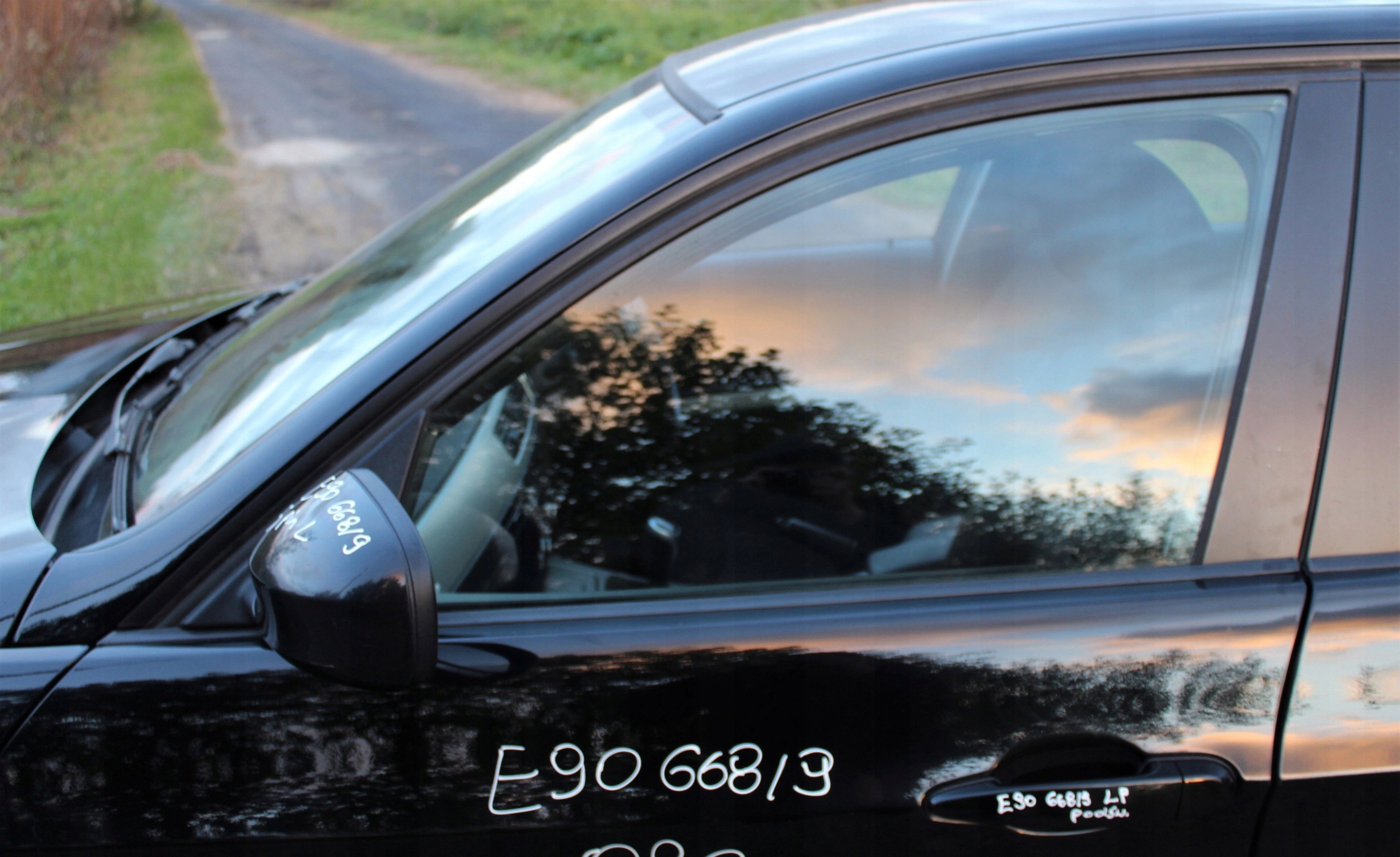 SZYBA BOCZNA DRZWI LEWY PRZÓD BMW E90 E91 LIFT
