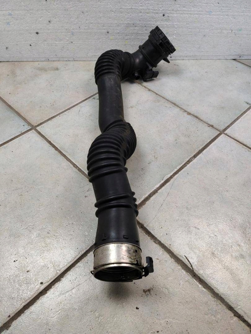 rohr intercooler BMW 5 F10 2016 137176122096