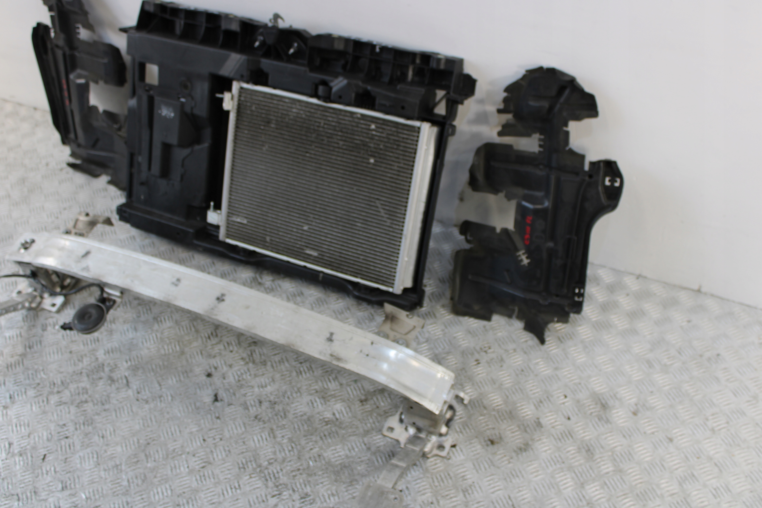 support panel for radiators radiator pillar CITROEN C3 III 3 LIFT 1,2 VTI
