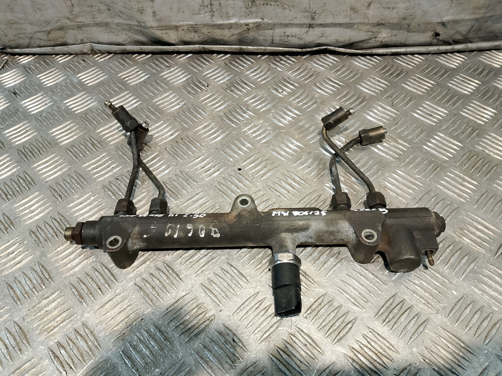 Rampe injection JEEP GRAND CHEROKEE III 3 2.5 CRD BOSCH 0445214023