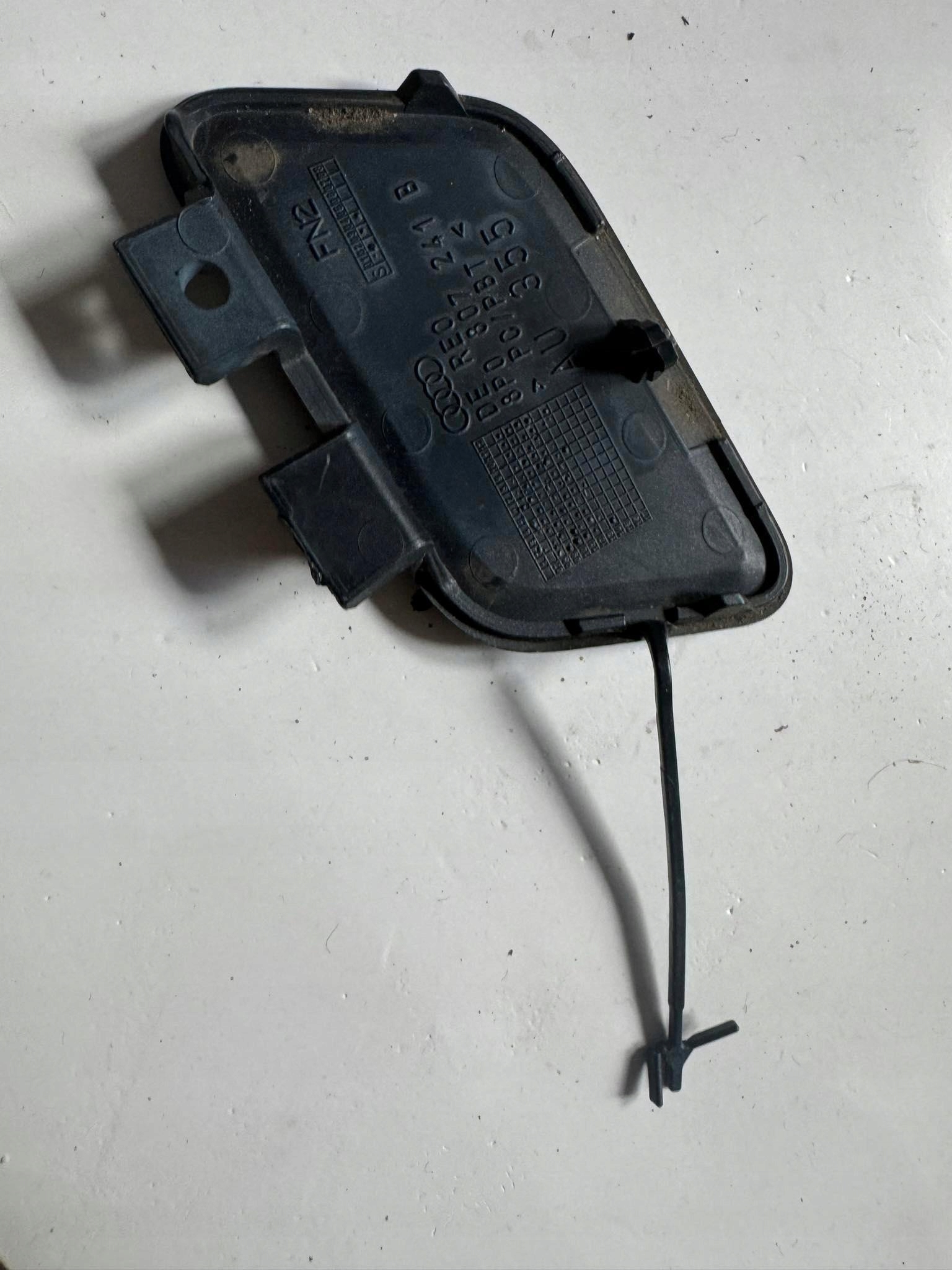 AUDI A3 LIFT 07-17r. -> abschleppöse der stoßstange vorne 8P0807241B
