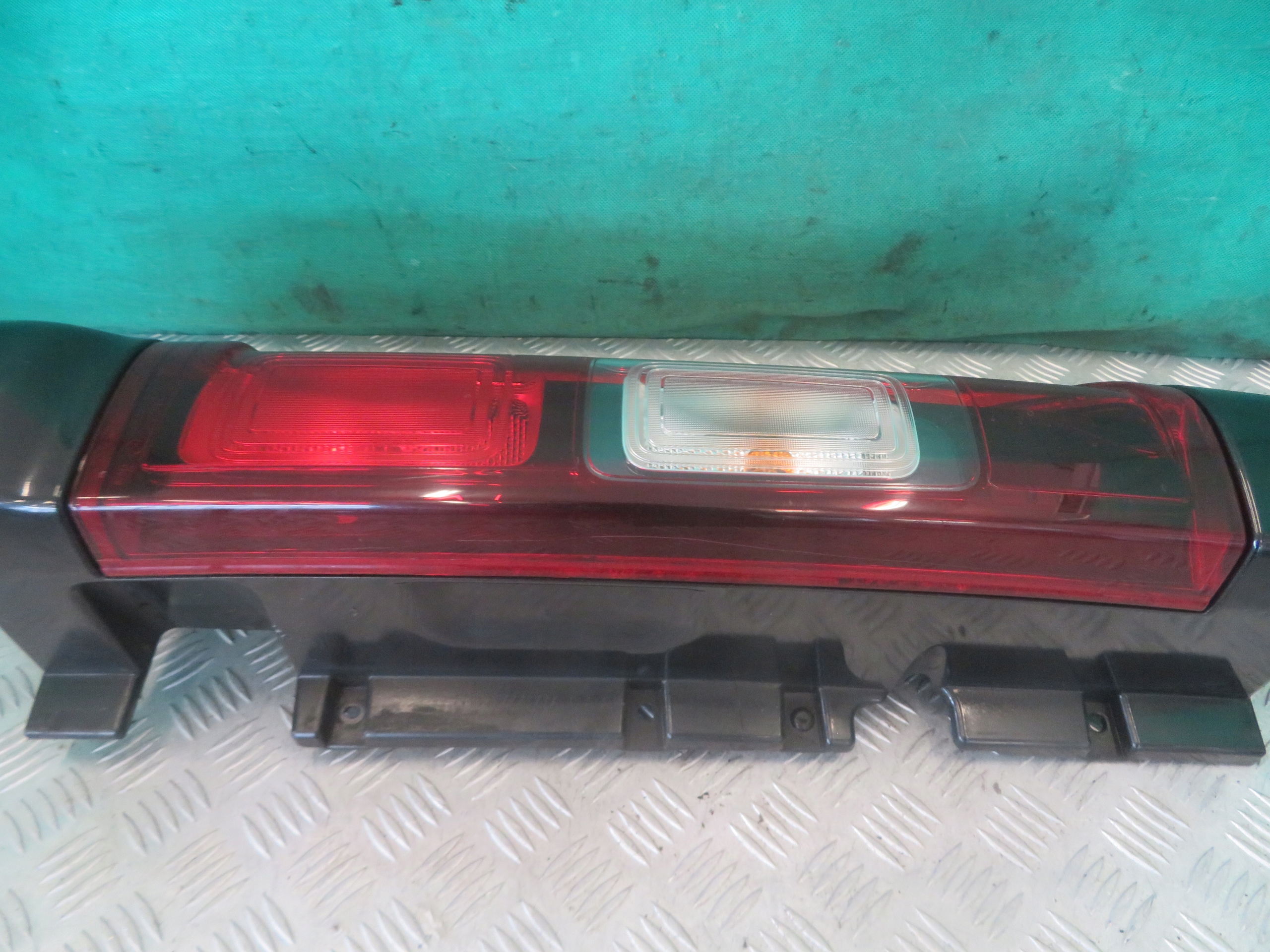 light left rear part OPEL VIVARO RENAULT TRAFIC 20R 265A64439R