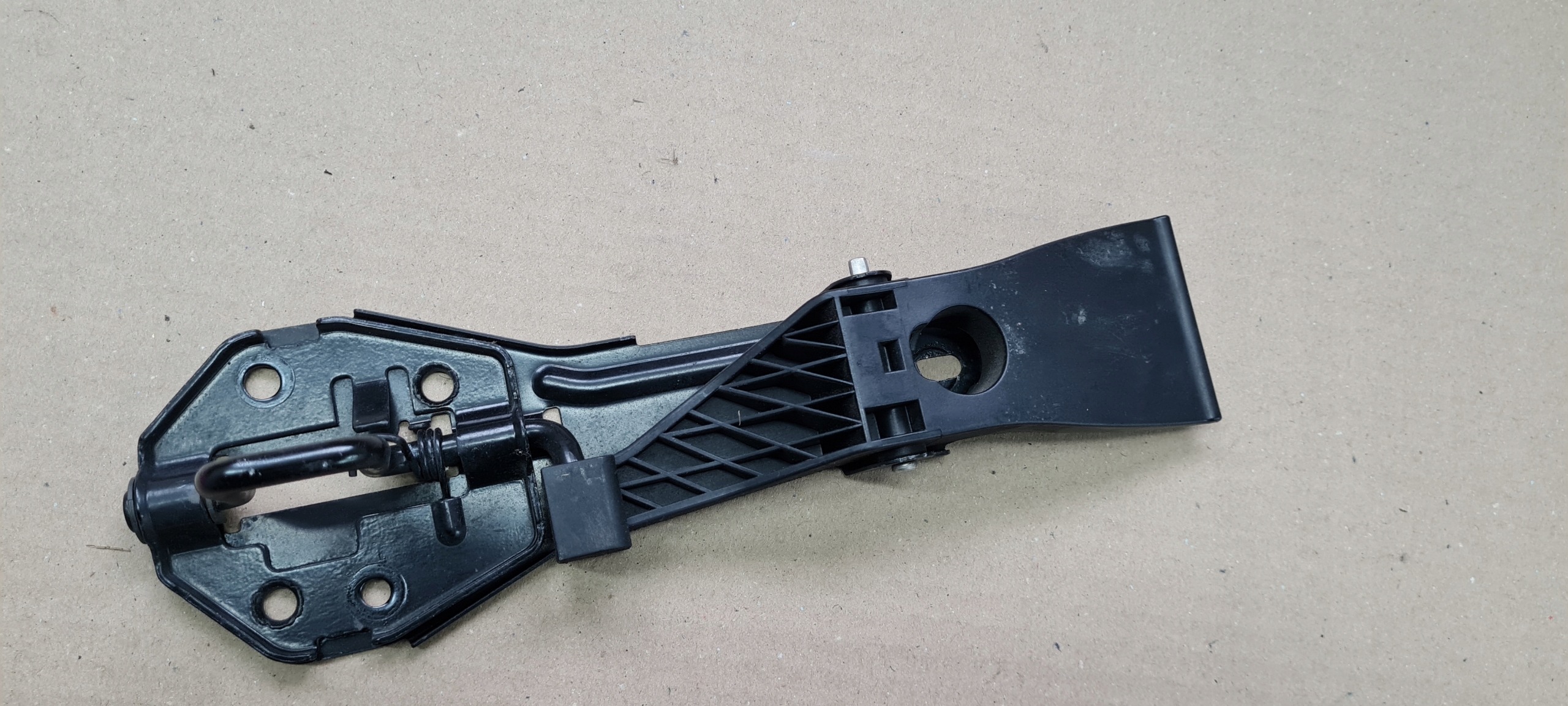 A6 C7g S6 РИГЕЛЬ КРІПЛЕННЯ ЗАМОК MASKIg0823480