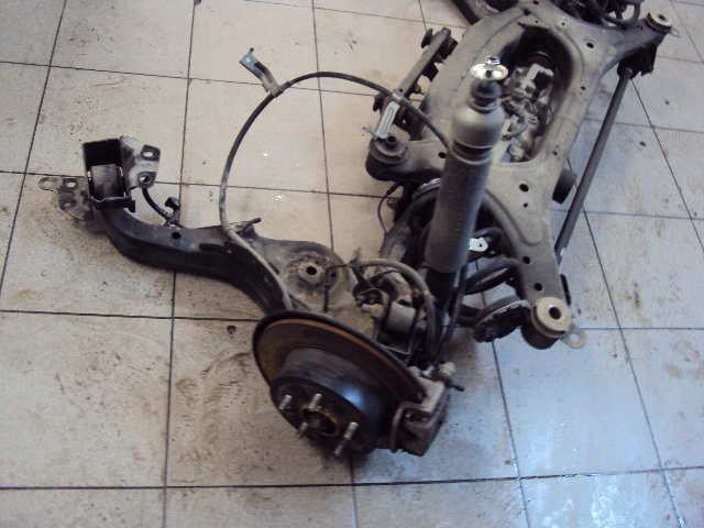 ZAWIESZENIE TYLNE BELKA MOST NISSAN JUKE F15 I 1.6 Typ samochodu 4x4/SUV Samochody osobowe