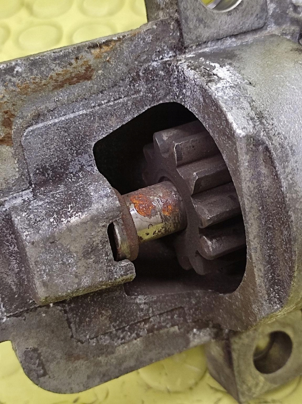 MAZDA 3 2.0 starter M000T90981