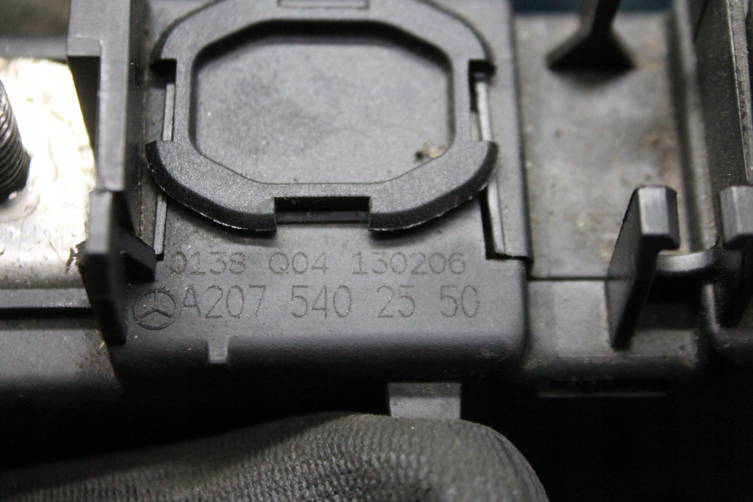 pyrotechnic clamp A2075402550 E-KLASA W207 09