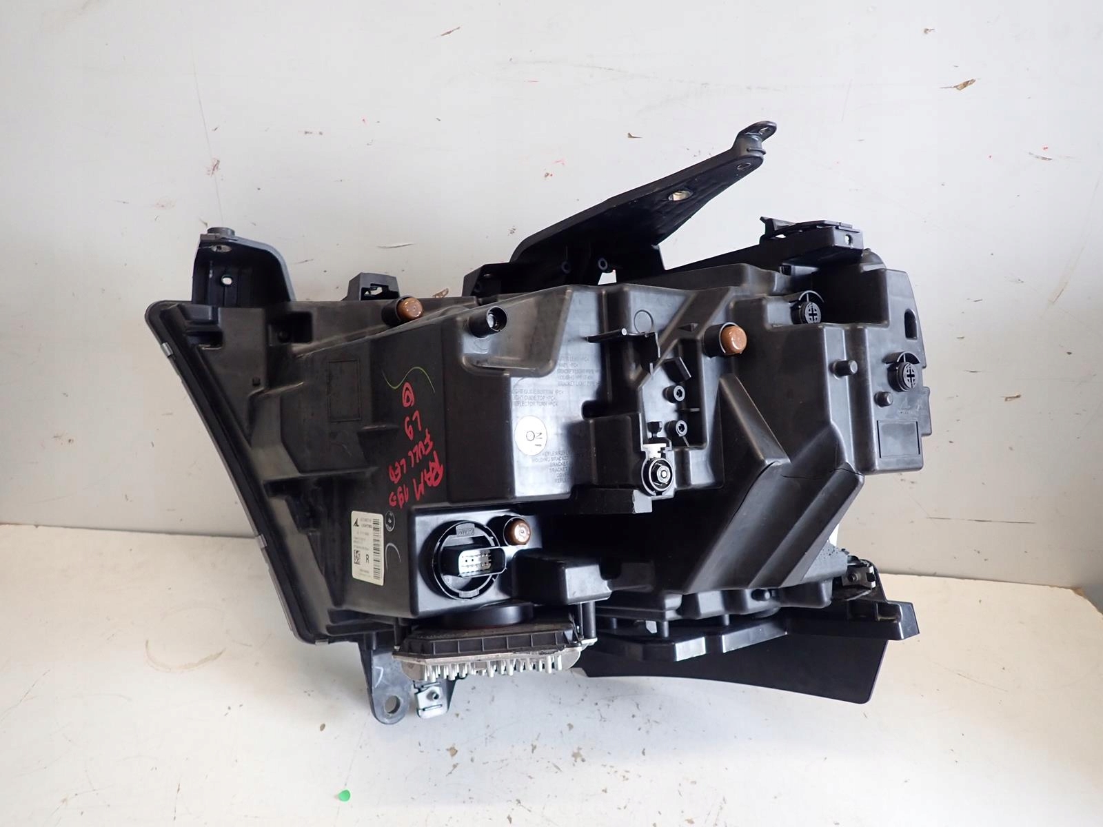 Lampa przód prawa DODGE RAM 1500 2019- FULL LED Producent części Dodge OE