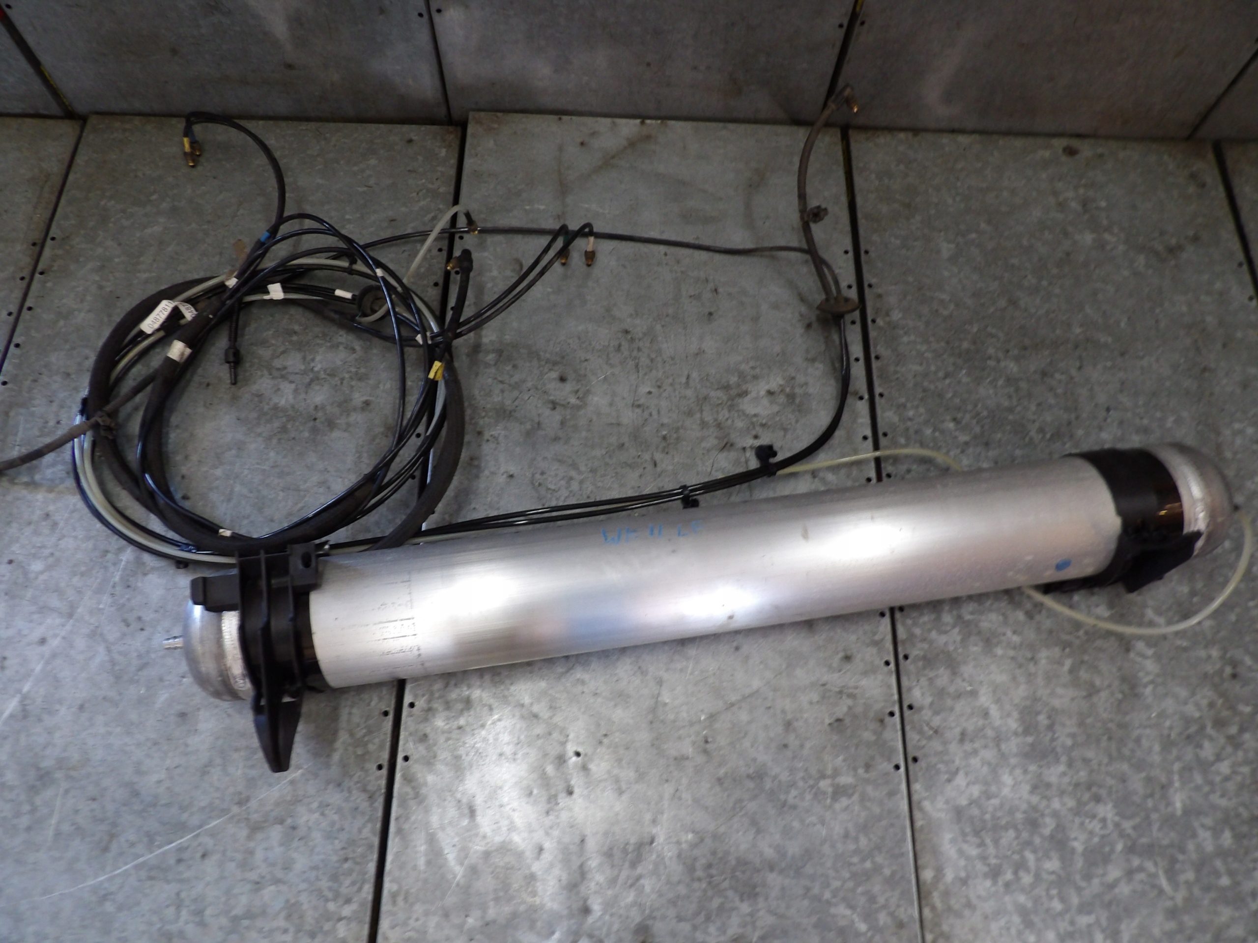 JEEP GRAND CHEROKEE WK2 ZBIORNIK POWIETRZA PRZEWODY KOMPLET