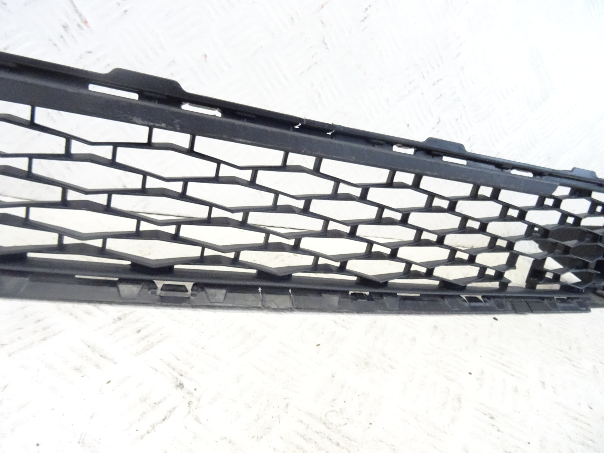 grid of a bumper front front central SKODA KAROQ 57A853677D