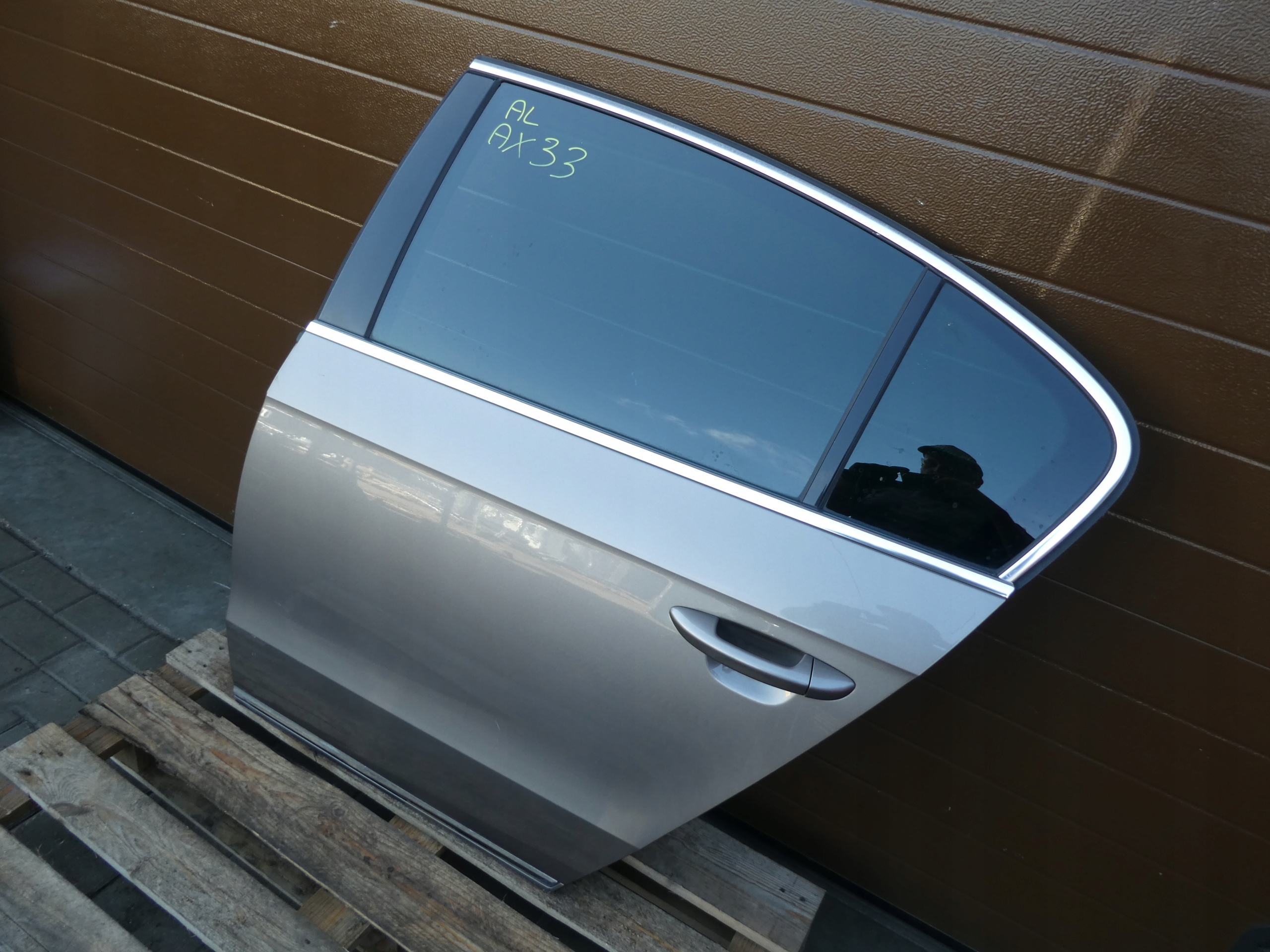 VW PASSAT B7 sedan door left rear part rear. complete